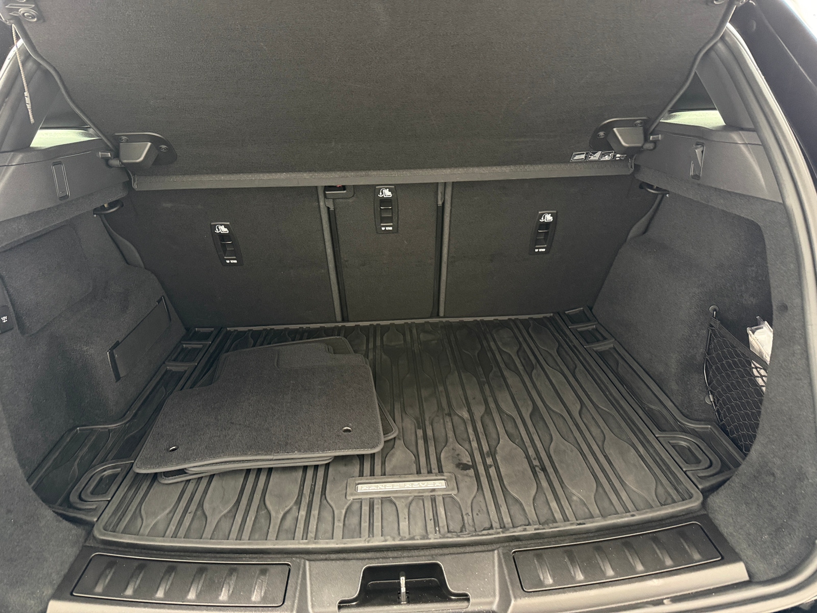 Thumbnail: 2020 Land Rover Range Rover Evoque - 6