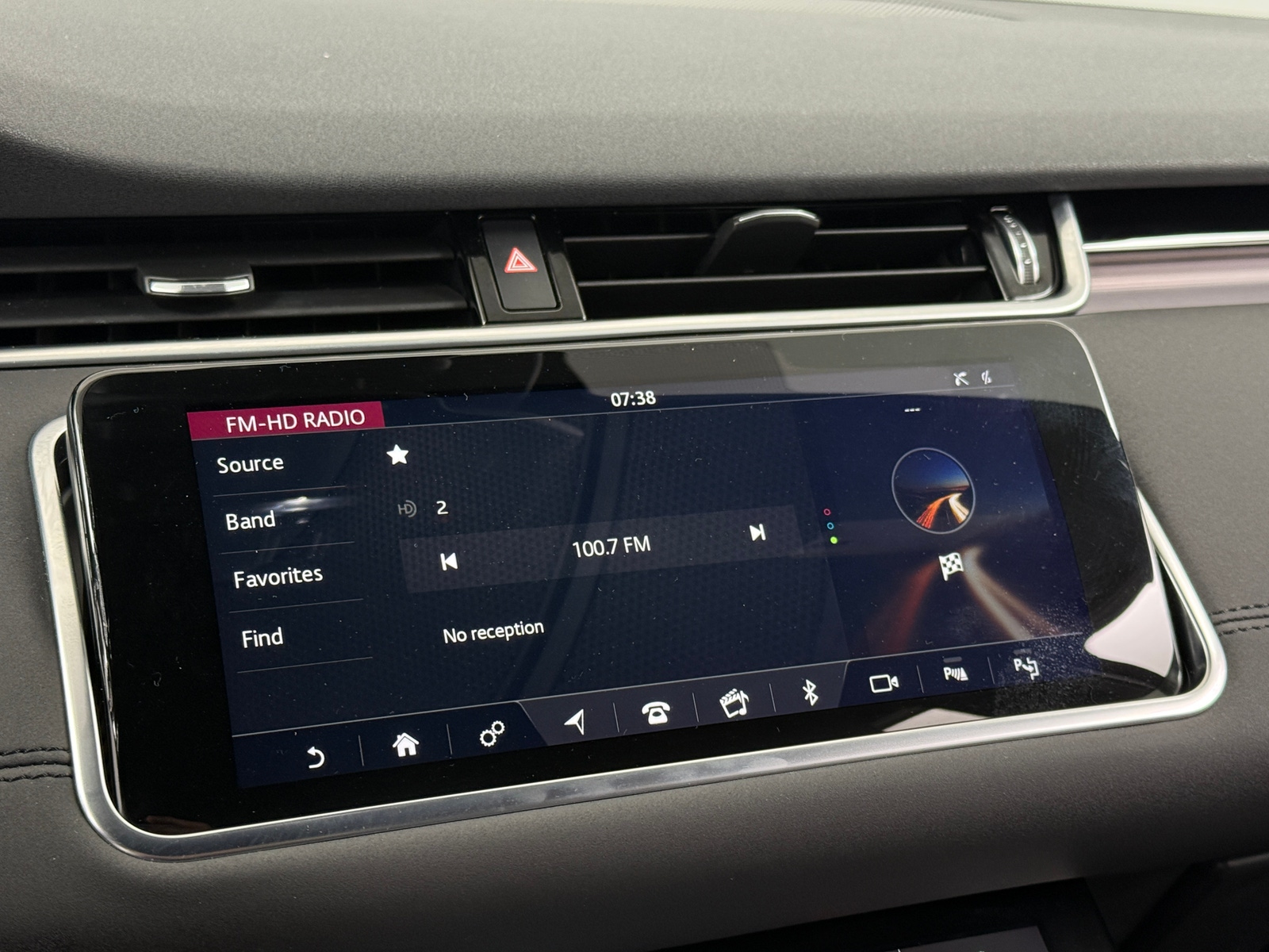 Thumbnail: 2020 Land Rover Range Rover Evoque - 3