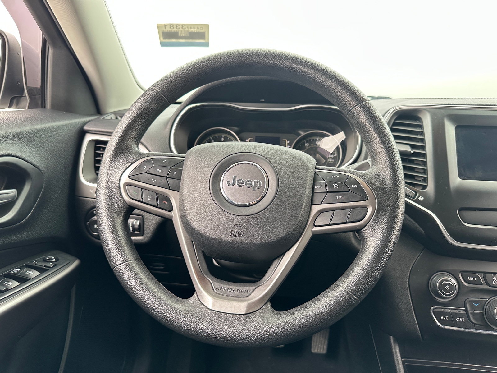 Thumbnail: 2019 Jeep Cherokee - 5