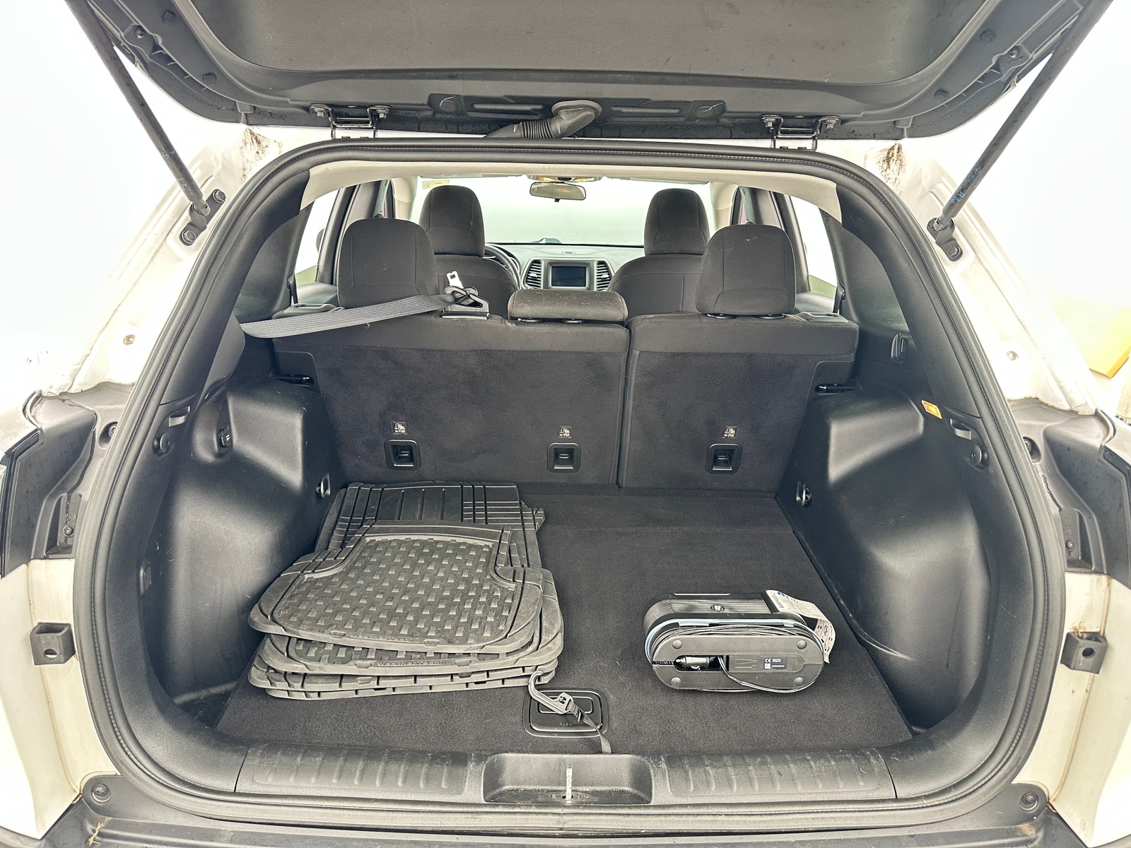 Thumbnail: 2019 Jeep Cherokee - 7