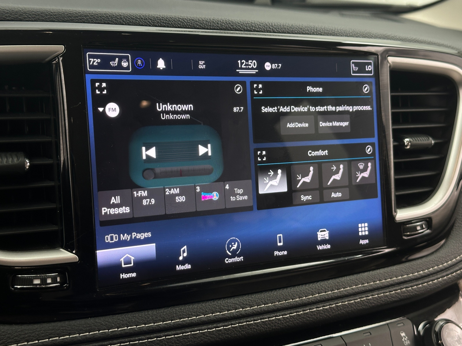 Thumbnail: 2021 Chrysler Pacifica - 3