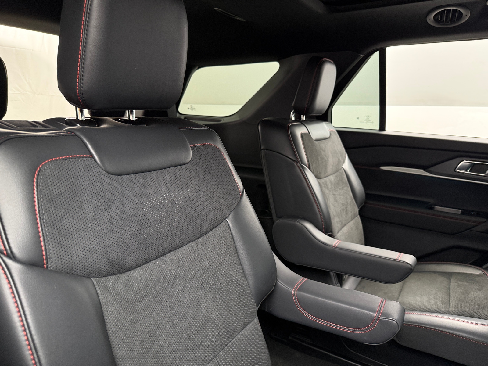 Thumbnail: 2025 Ford Explorer - 5