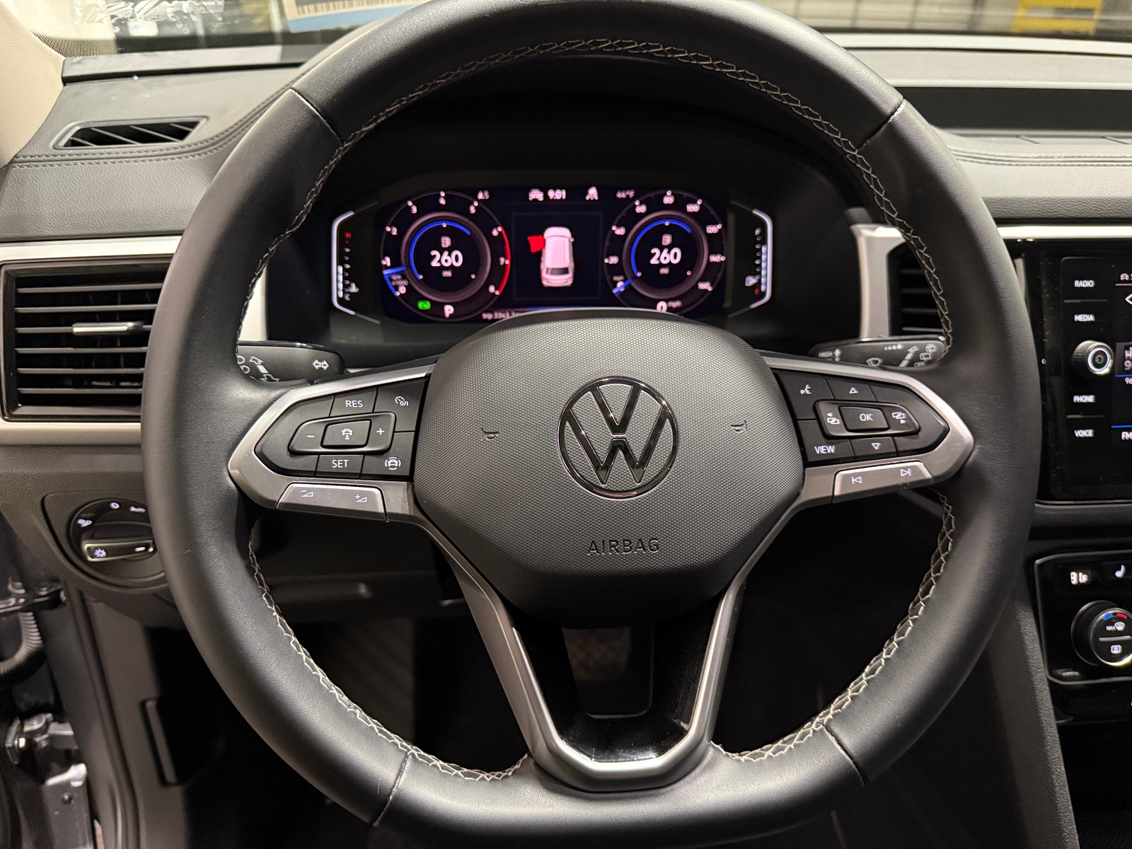 Thumbnail: 2022 Volkswagen Atlas - 4