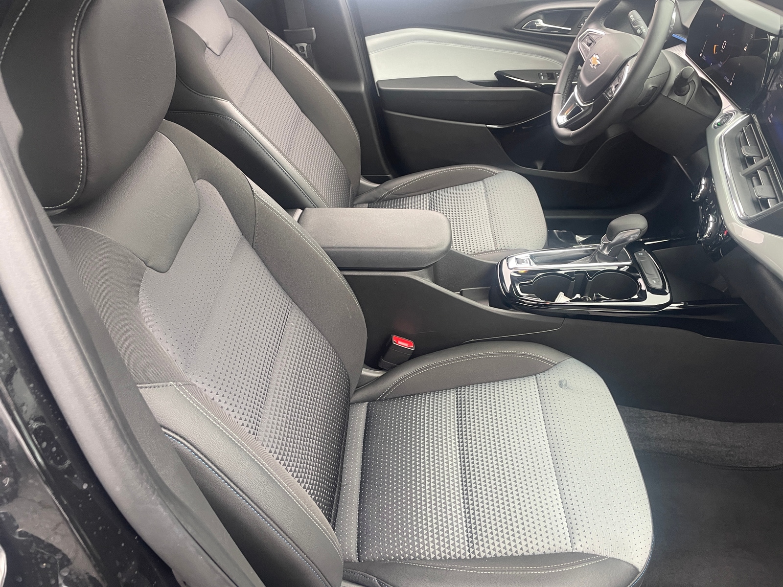 Thumbnail: 2025 Chevrolet Trax - 2