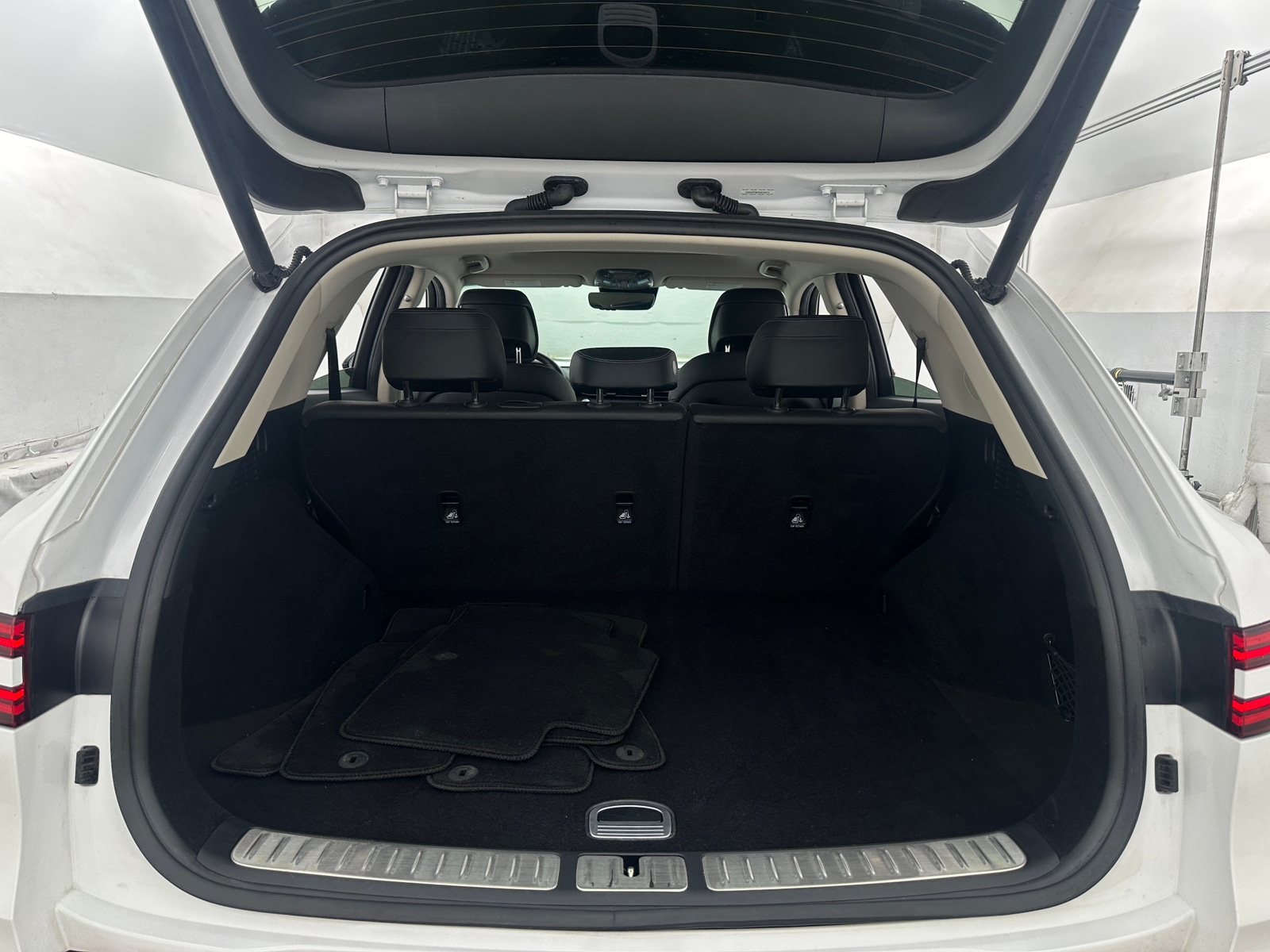 Thumbnail: 2022 Genesis GV70 - 6