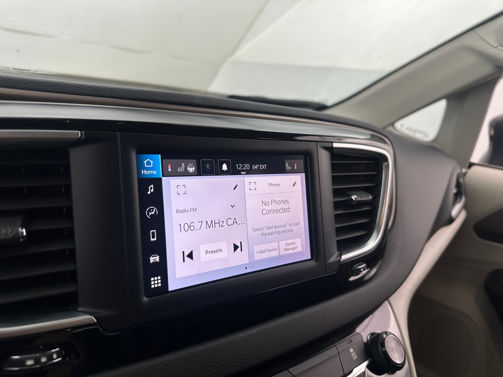 Thumbnail: 2024 Chrysler Voyager - 4