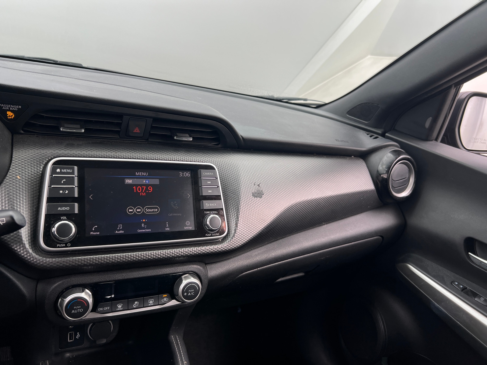 Thumbnail: 2019 Nissan Kicks - 4