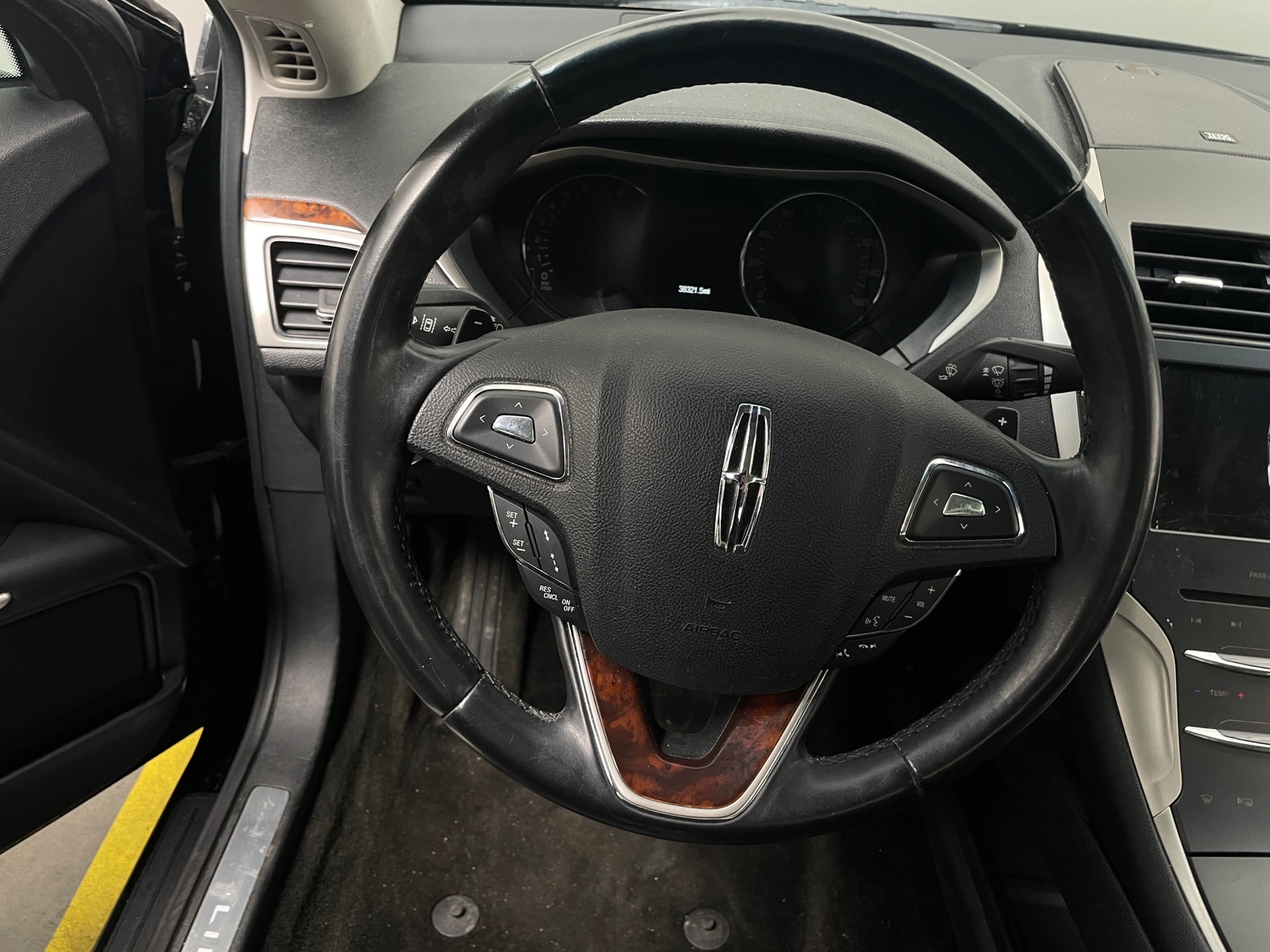 Thumbnail: 2016 Lincoln MKZ - 4