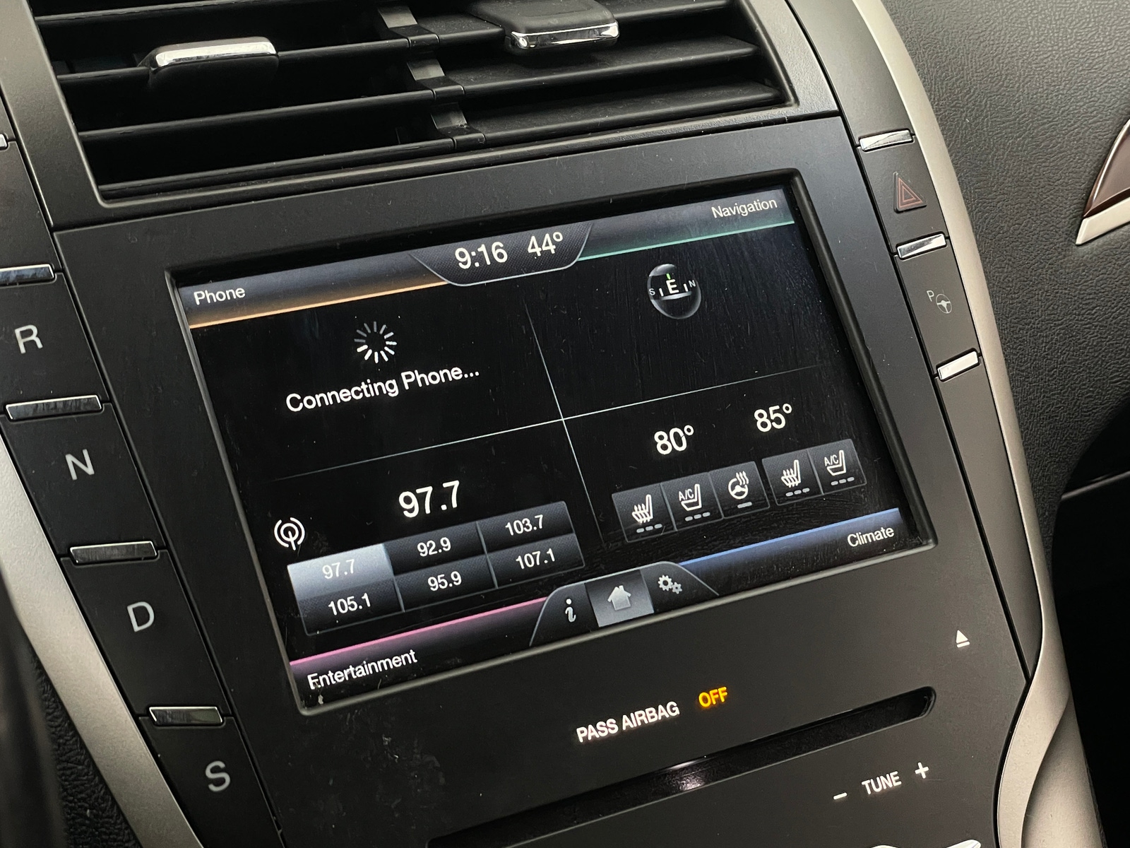 Thumbnail: 2016 Lincoln MKZ - 3