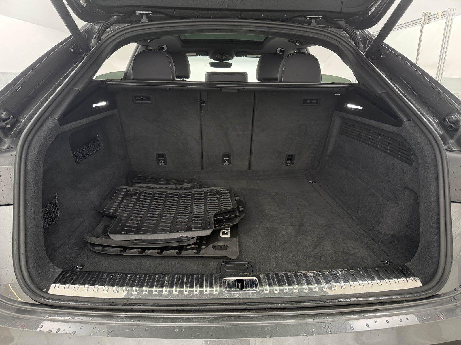 Thumbnail: 2019 Audi Q8 - 6