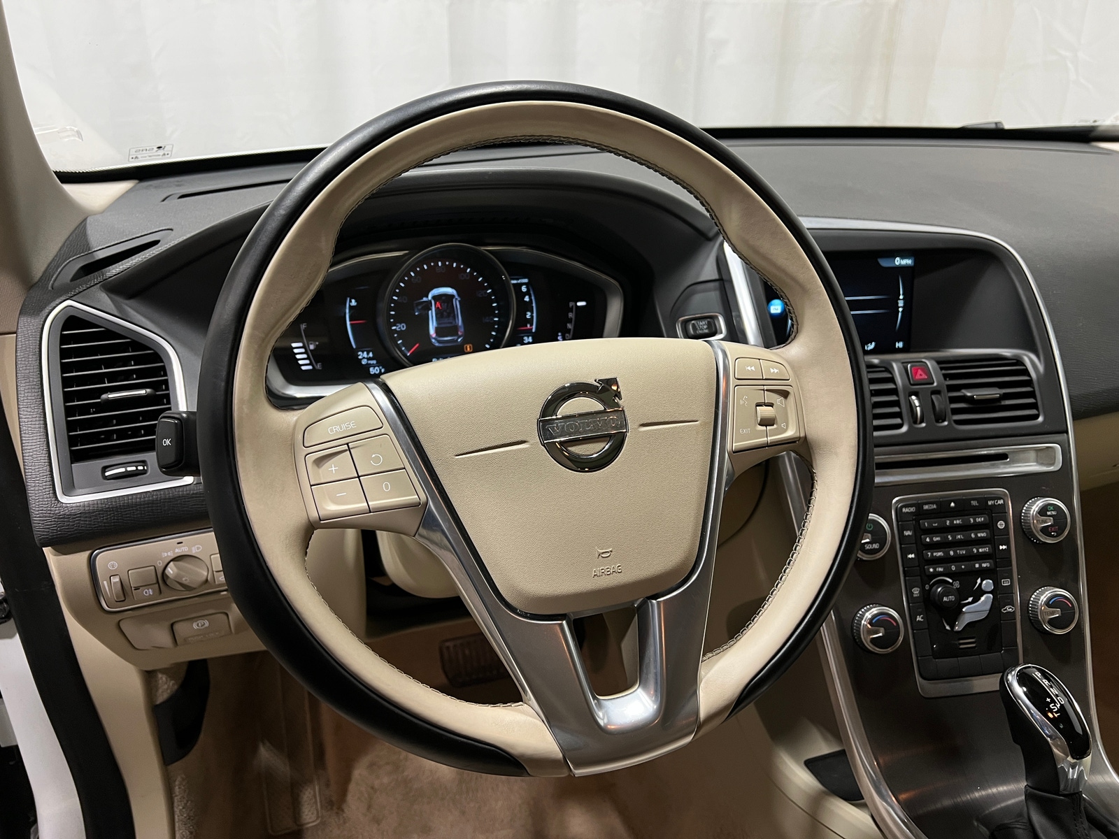 Thumbnail: 2015 Volvo XC60 - 4