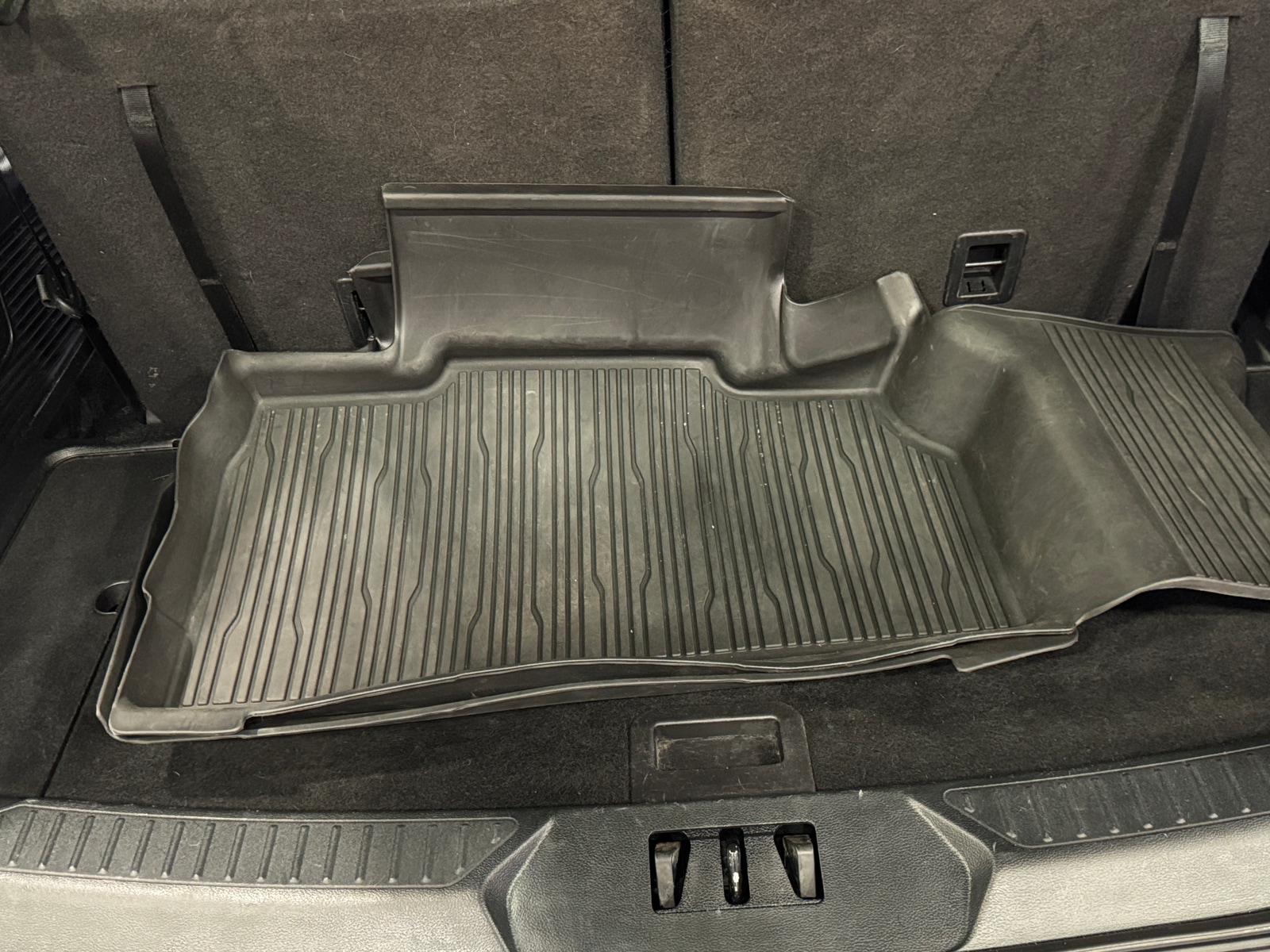 Thumbnail: 2022 Ford Explorer - 7