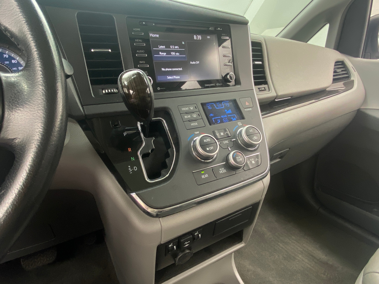 Thumbnail: 2018 Toyota Sienna - 3