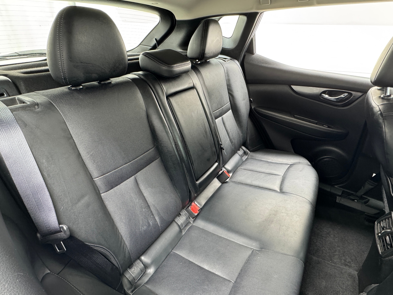 Thumbnail: 2017 Nissan Rogue Sport - 5