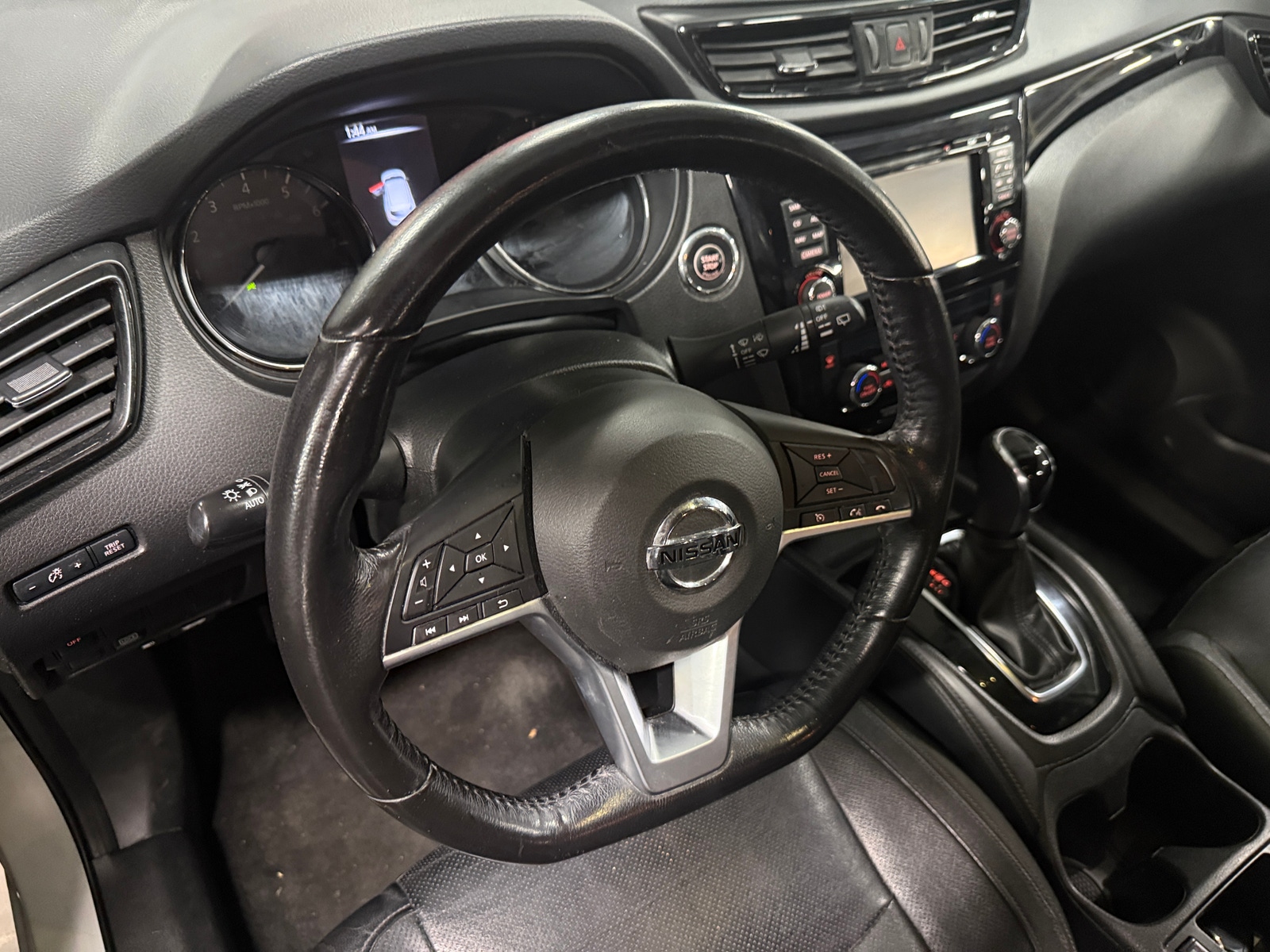 Thumbnail: 2017 Nissan Rogue Sport - 4