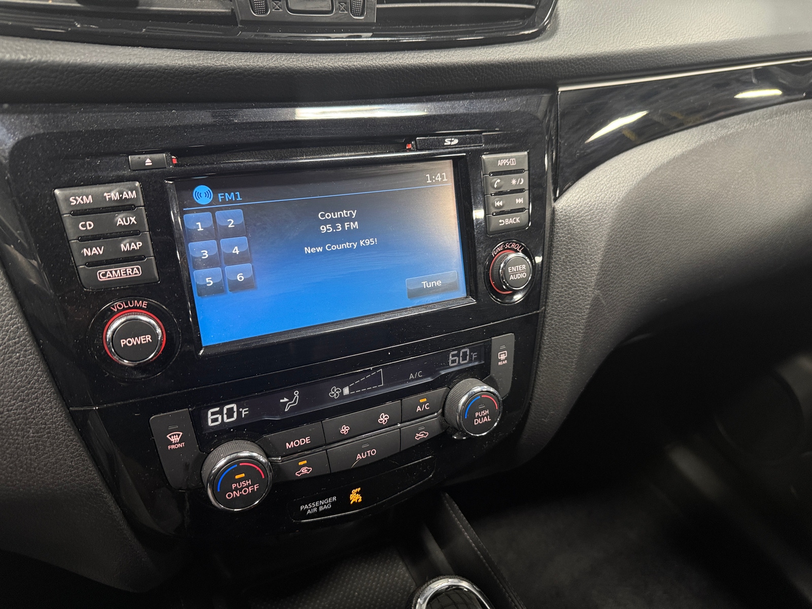 Thumbnail: 2017 Nissan Rogue Sport - 3