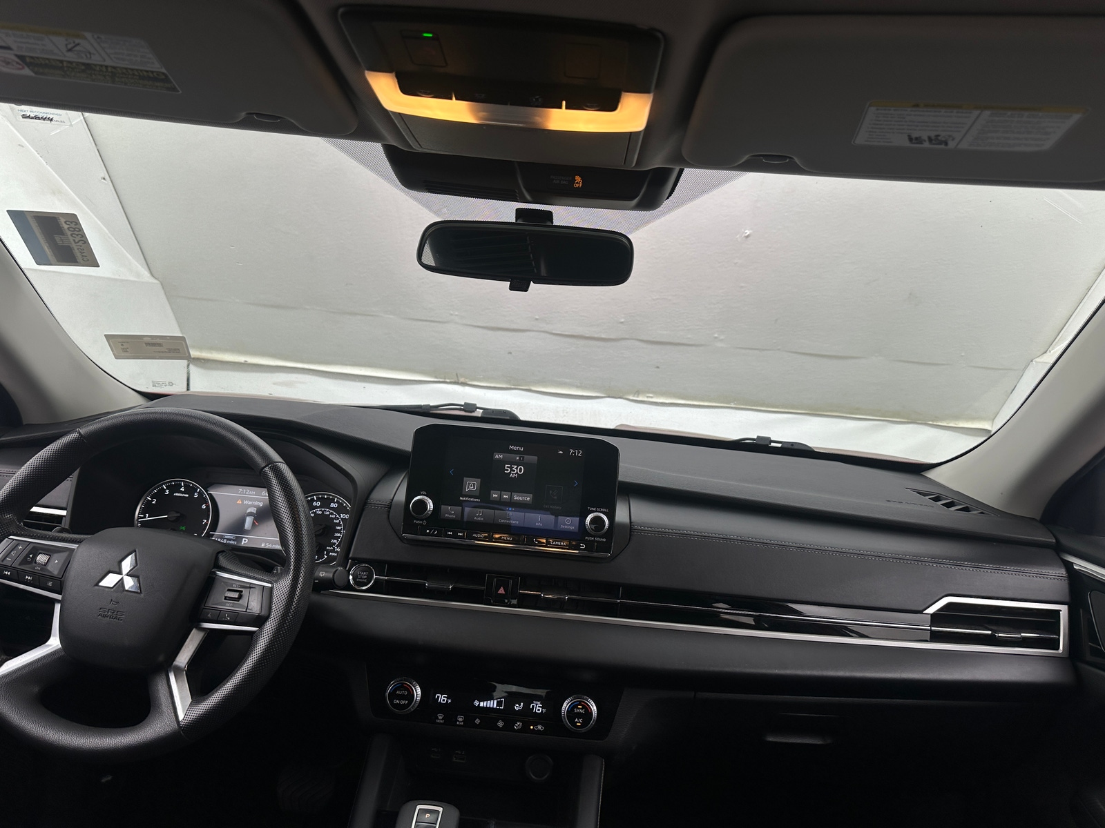 Thumbnail: 2023 Mitsubishi Outlander - 3