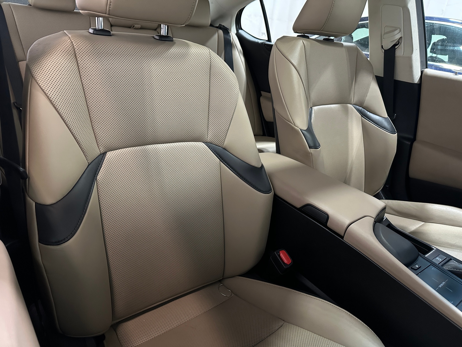 Thumbnail: 2021 Lexus ES - 2