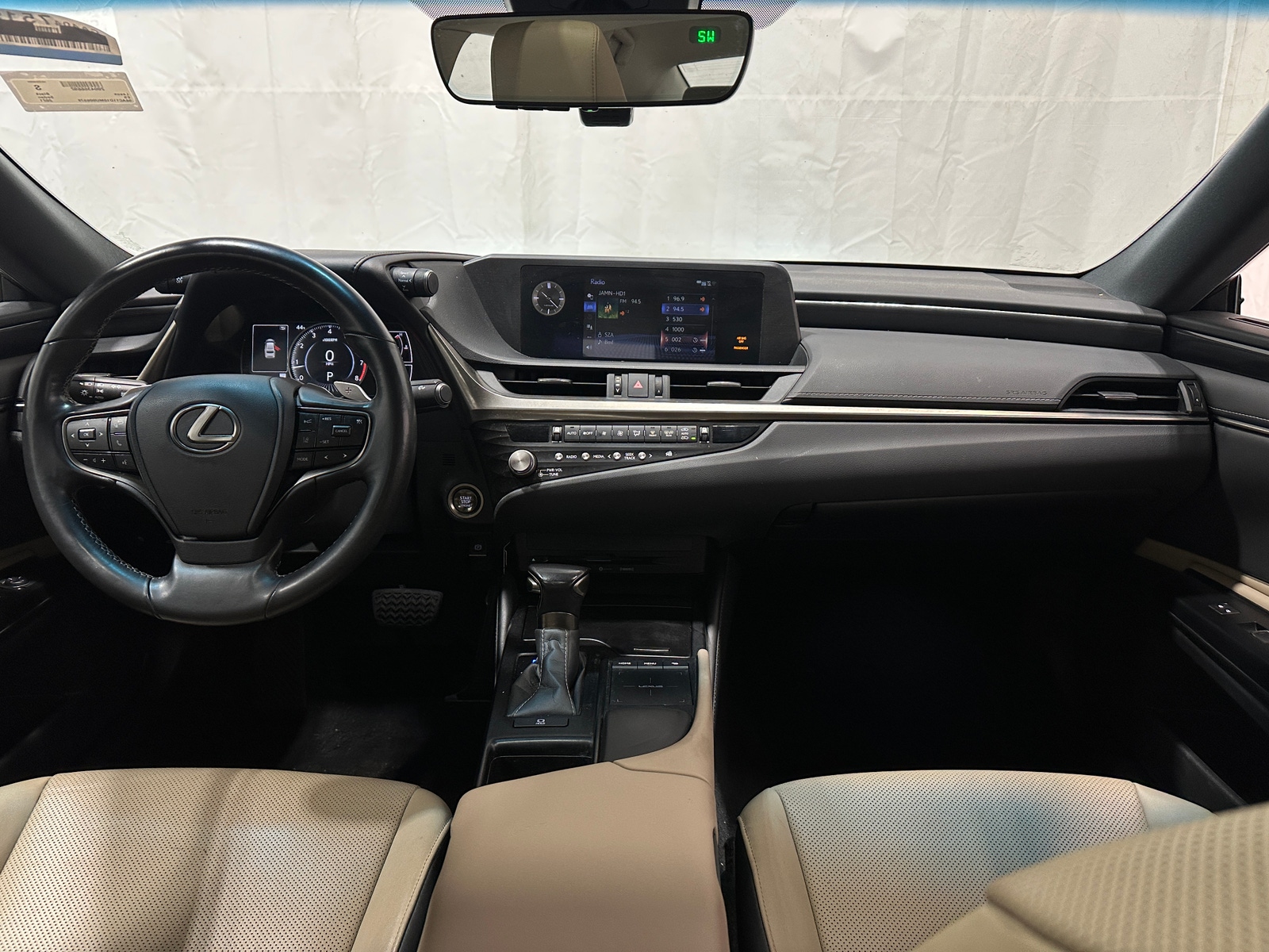 Thumbnail: 2021 Lexus ES - 3