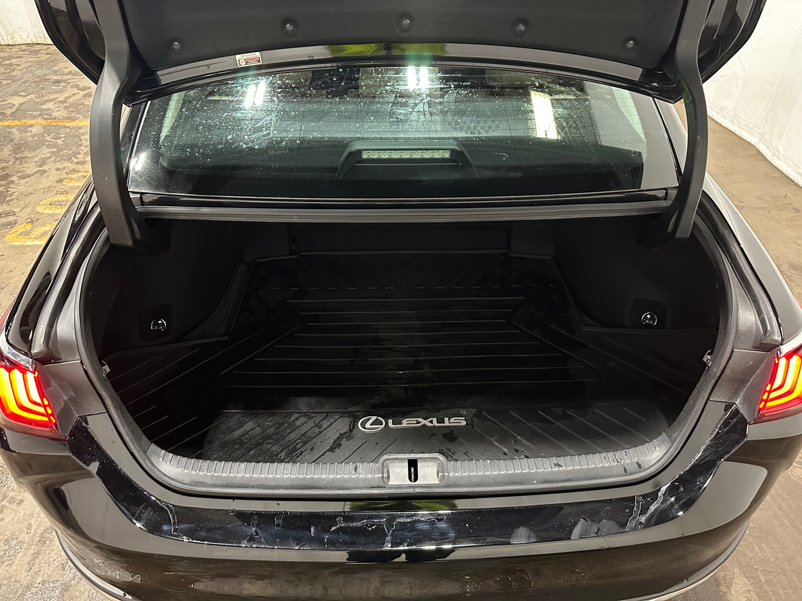 Thumbnail: 2021 Lexus ES - 7