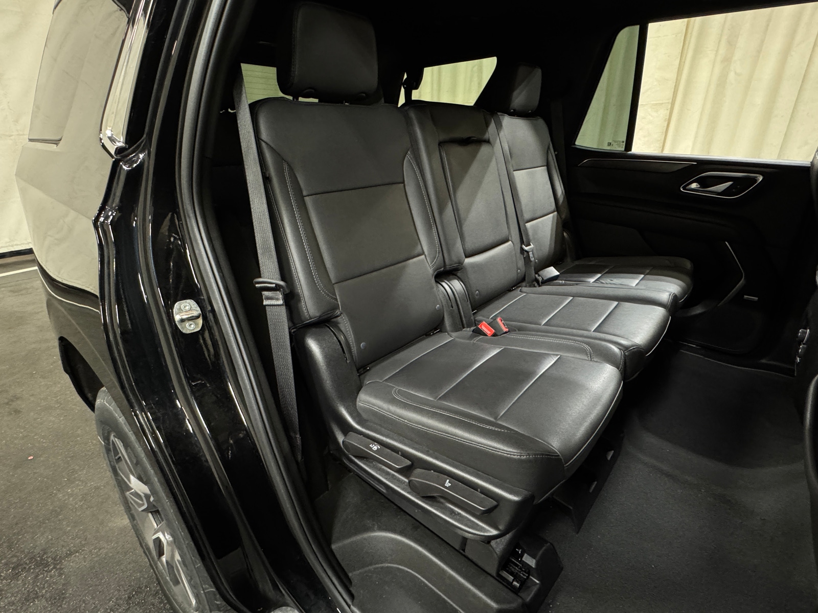 Thumbnail: 2022 Chevrolet Tahoe - 5