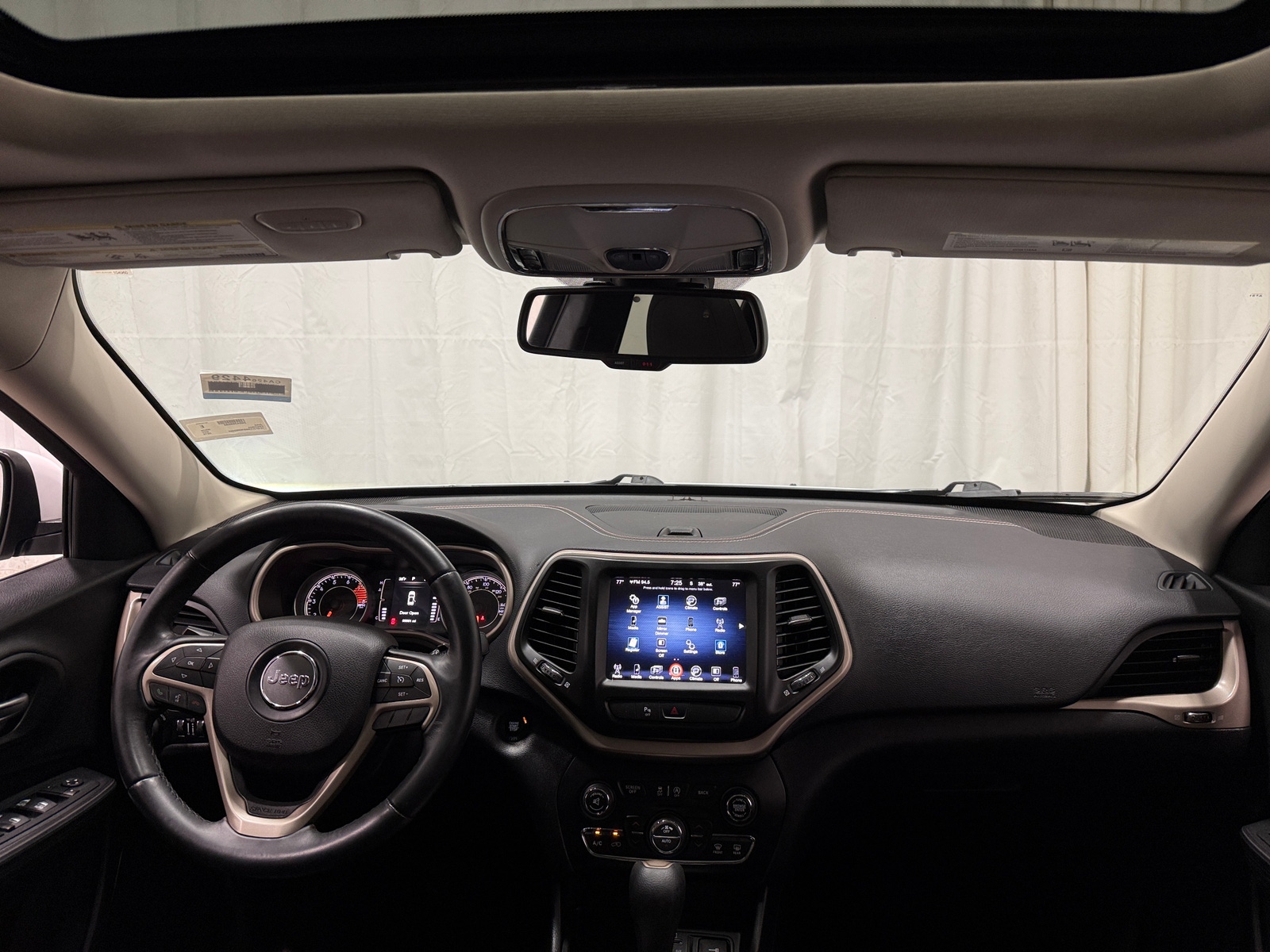 Thumbnail: 2016 Jeep Cherokee - 3
