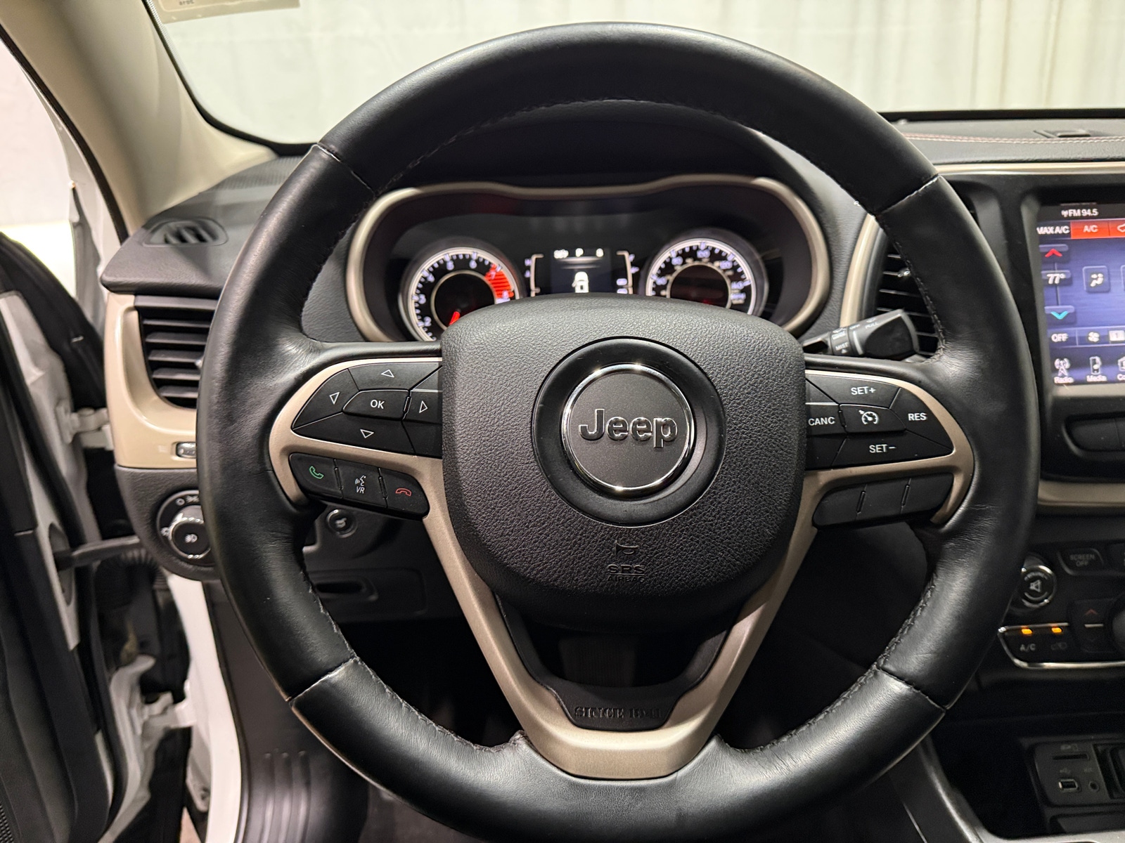 Thumbnail: 2016 Jeep Cherokee - 5