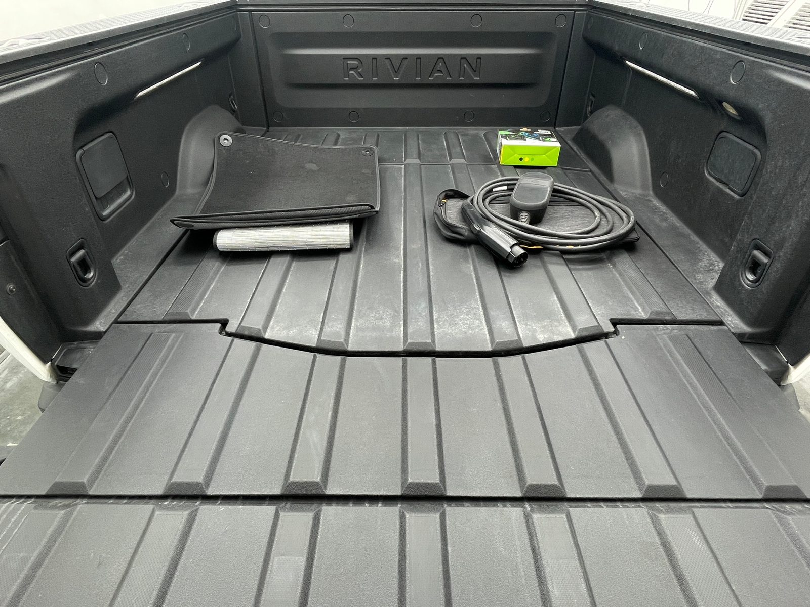 Thumbnail: 2023 Rivian R1T - 6