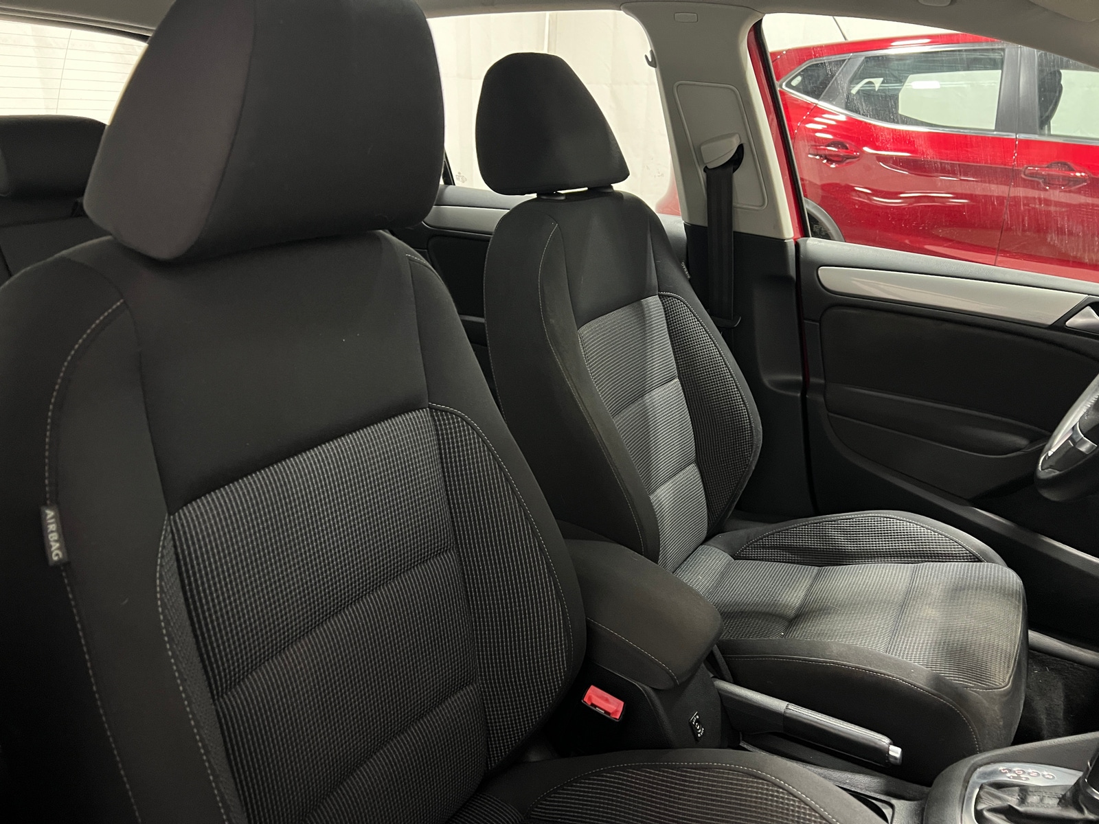 Thumbnail: 2014 Volkswagen Golf - 2