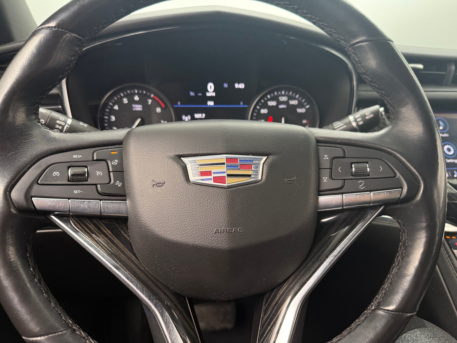 Thumbnail: 2022 Cadillac XT6 - 4