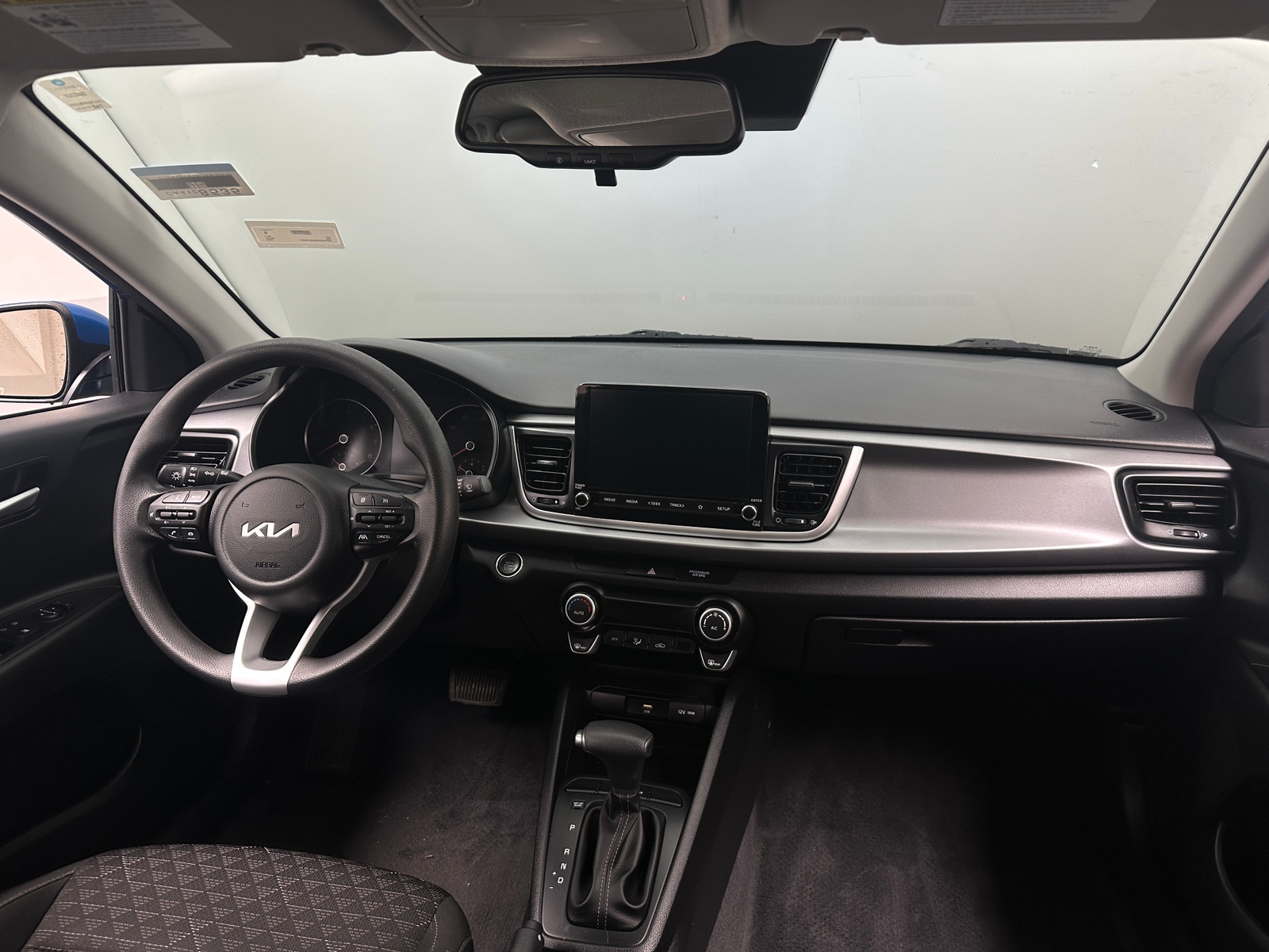 Thumbnail: 2022 Kia Rio - 3