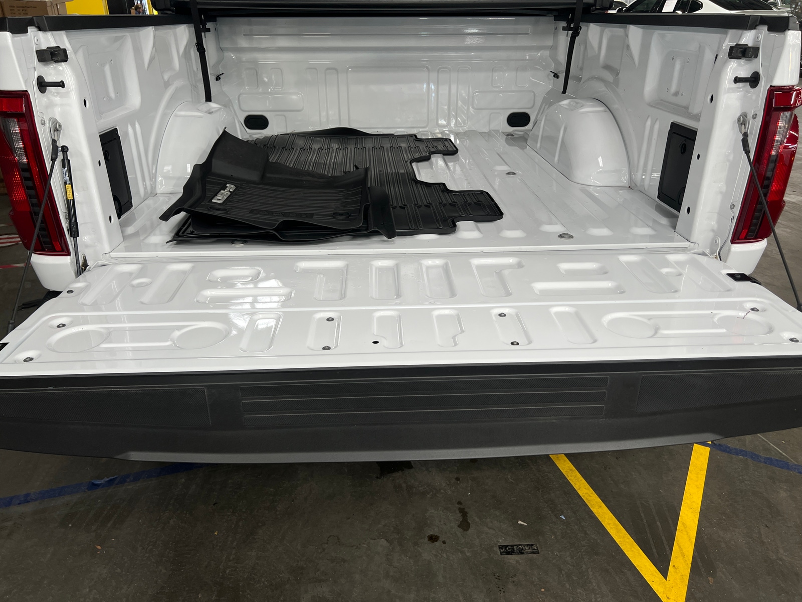 Thumbnail: 2025 Ford Econoline - 7