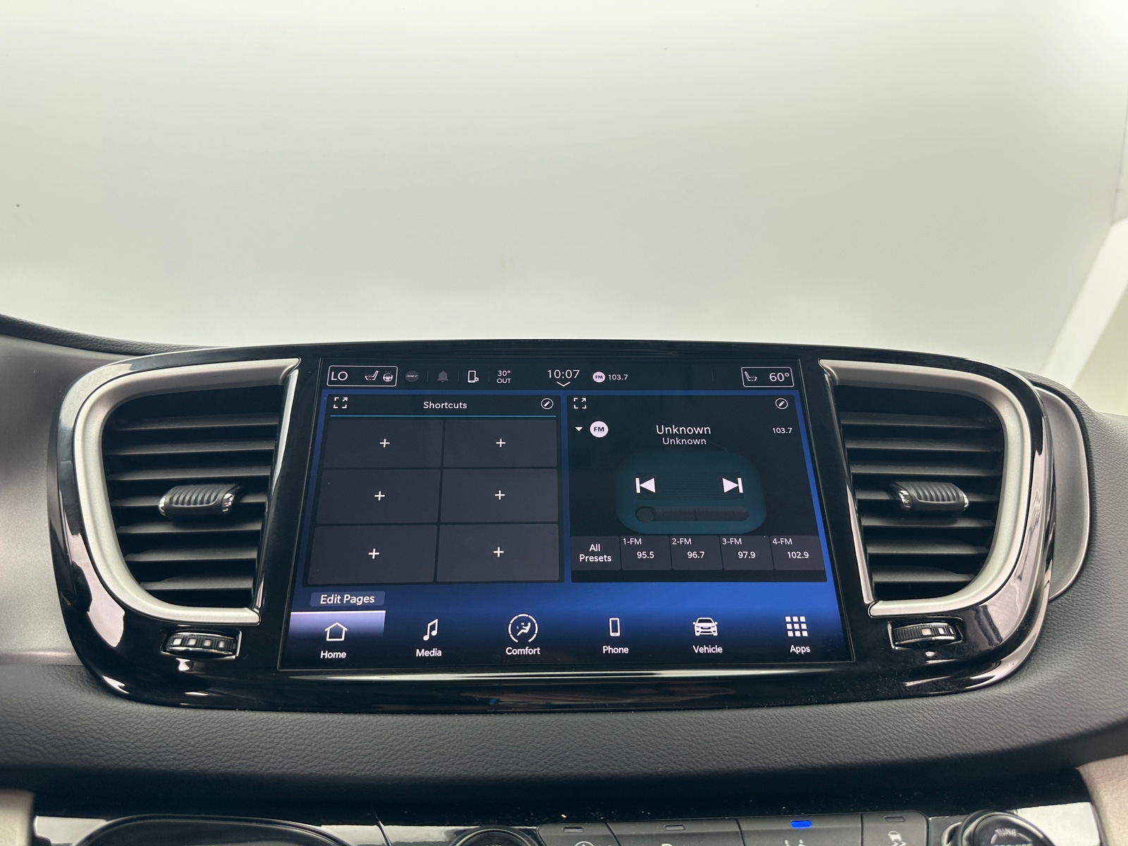 Thumbnail: 2024 Chrysler Pacifica - 3