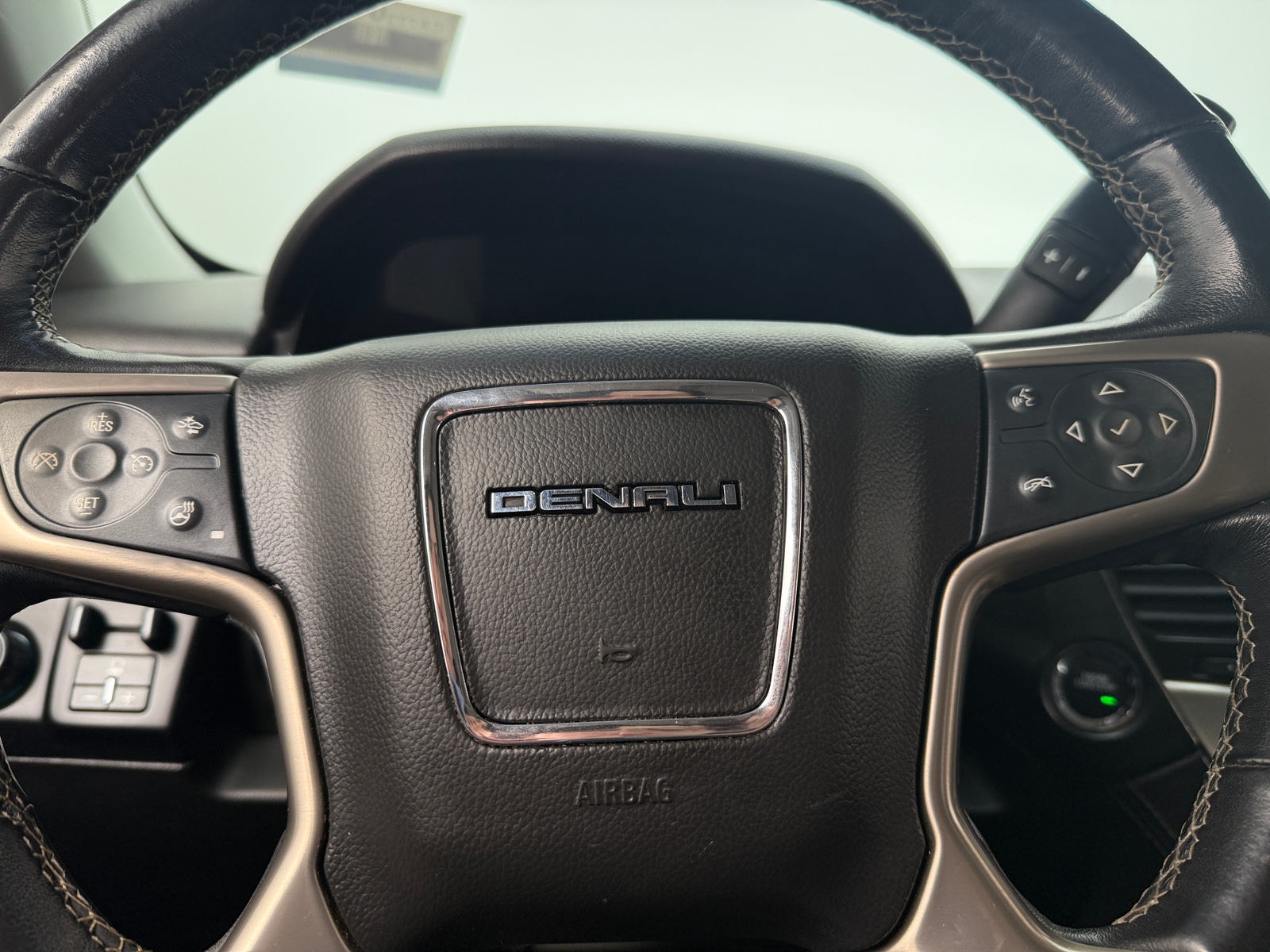 Thumbnail: 2019 GMC Yukon XL - 4