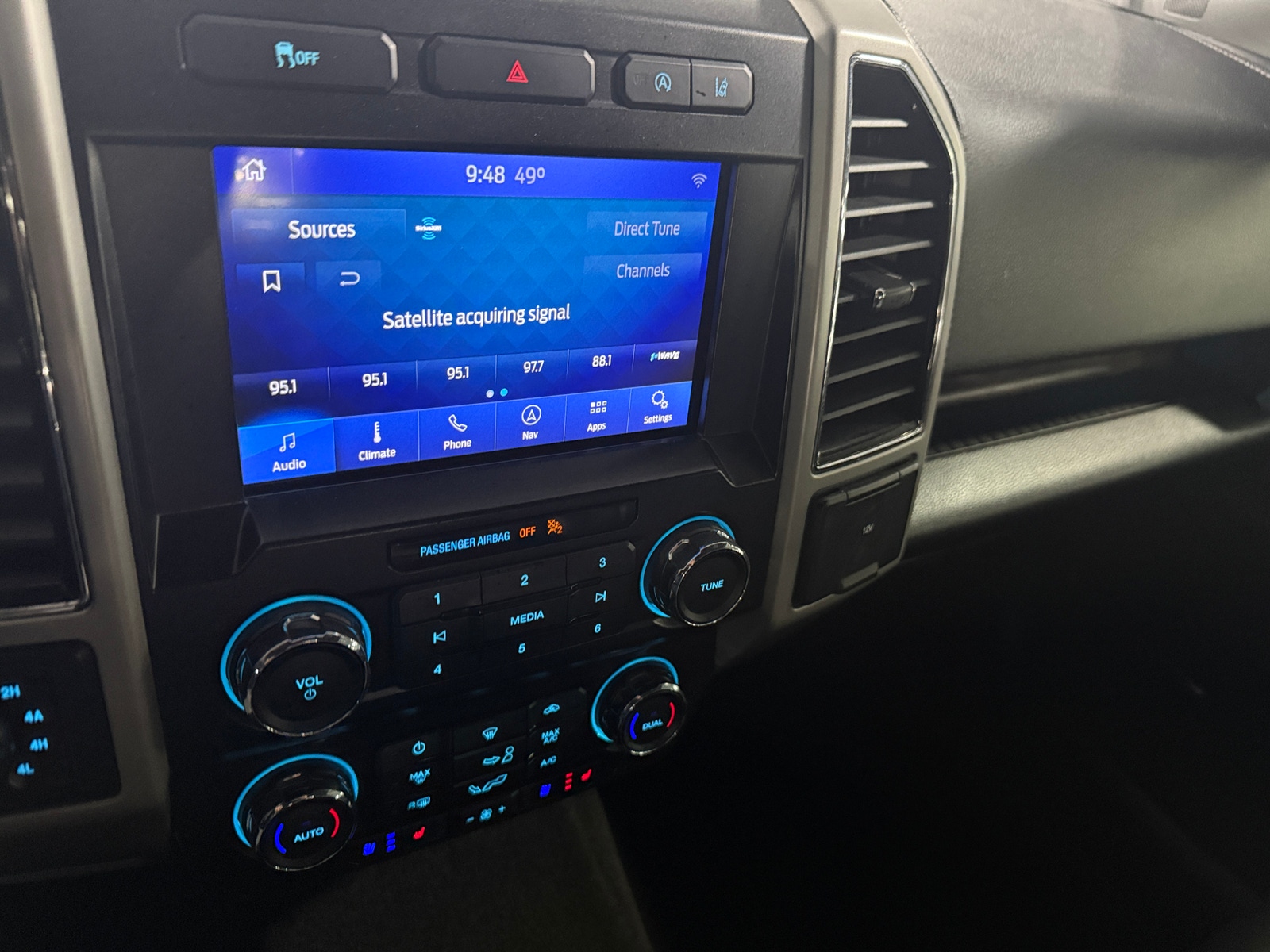 Thumbnail: 2020 Ford Econoline - 3