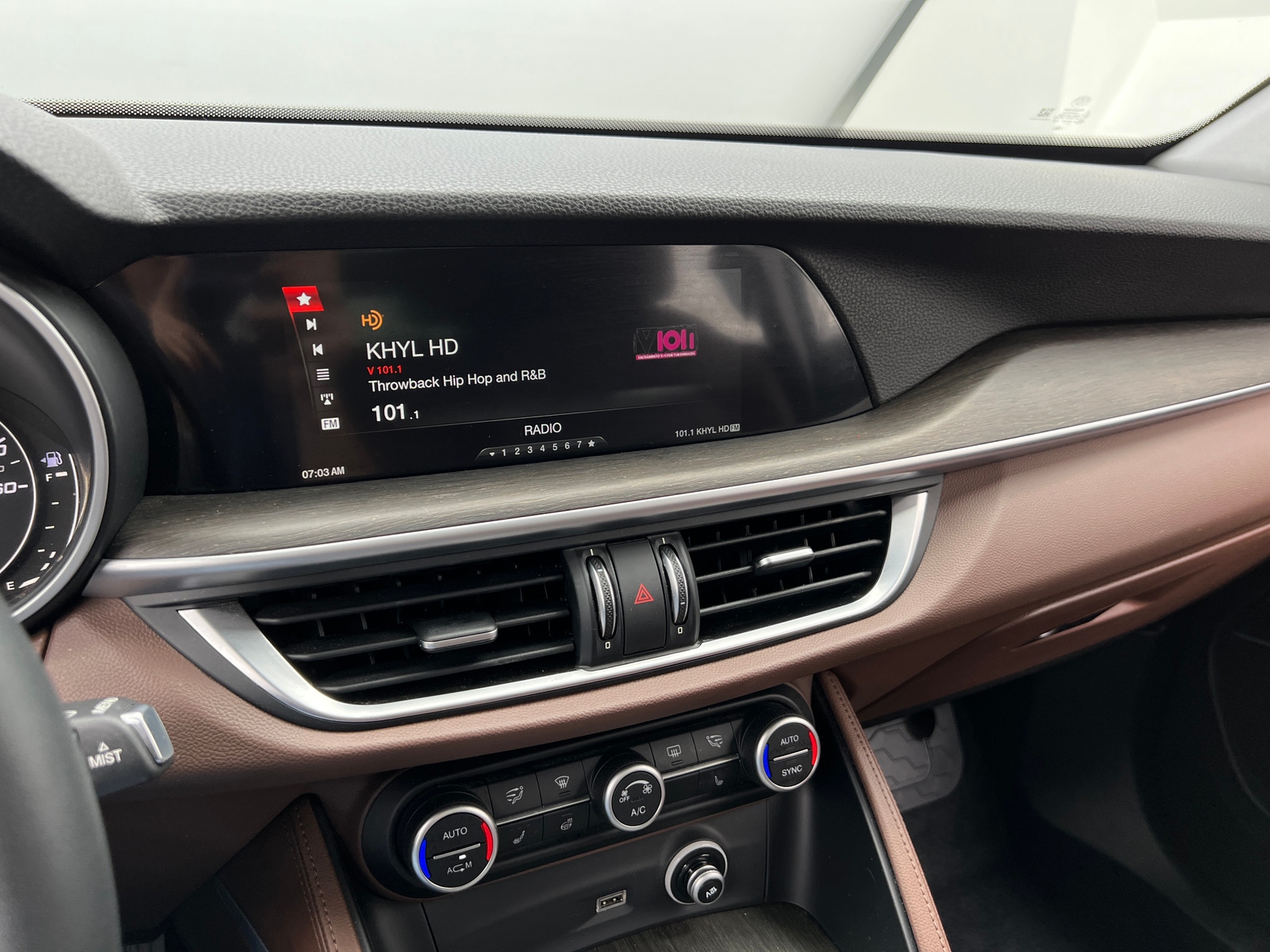 Thumbnail: 2019 Alfa Romeo Stelvio - 3