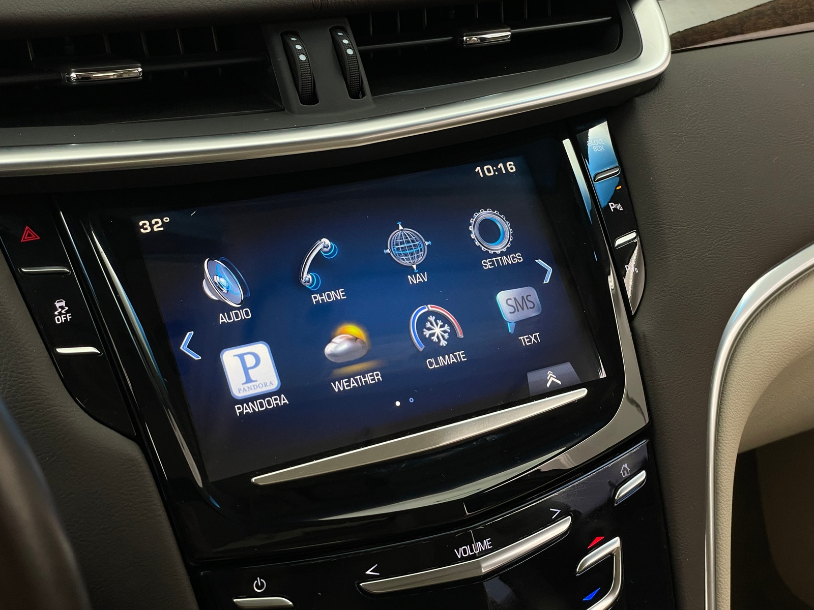 Thumbnail: 2015 Cadillac XTS - 3