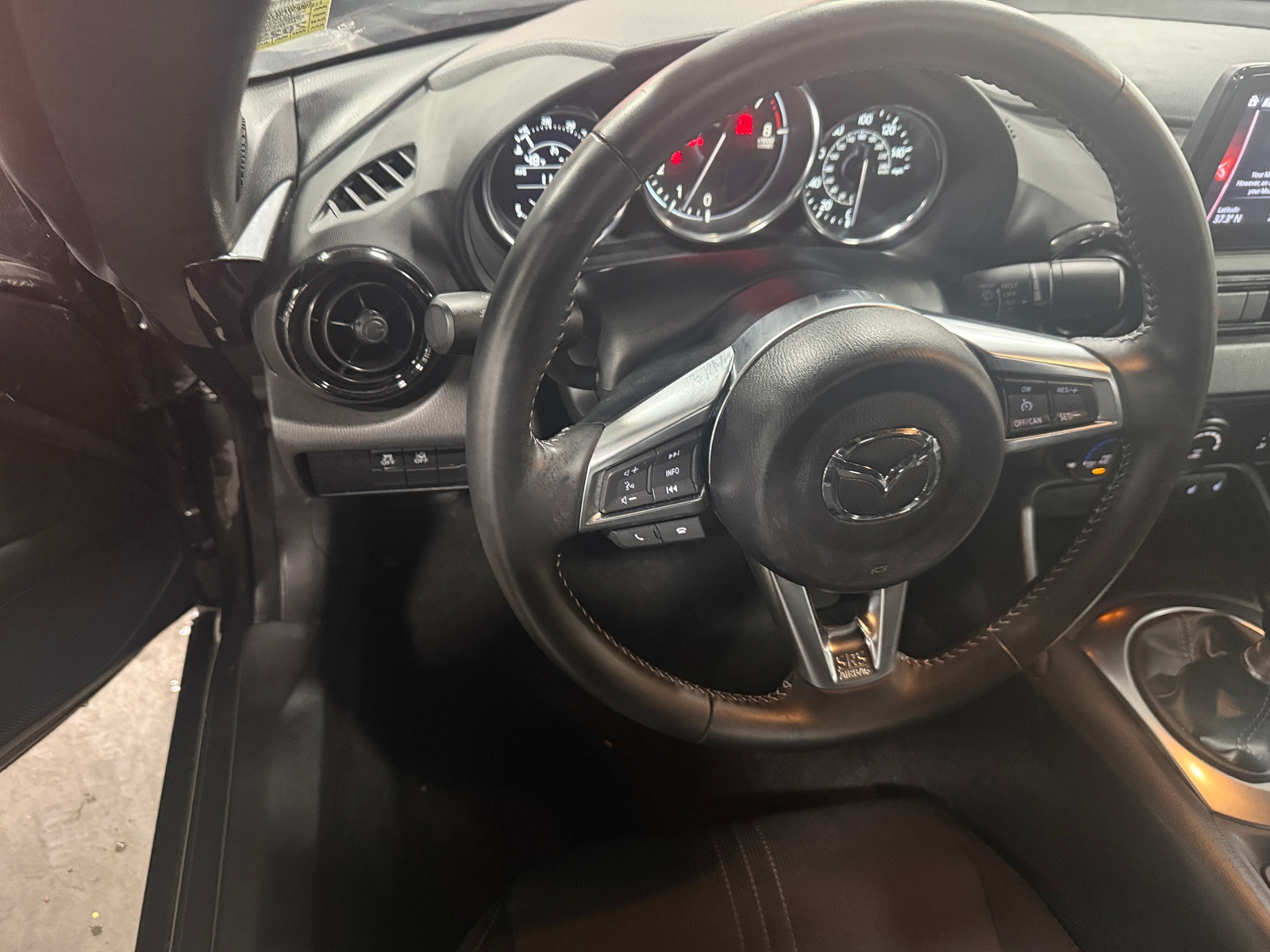 Thumbnail: 2022 Mazda MX-5 Miata - 5