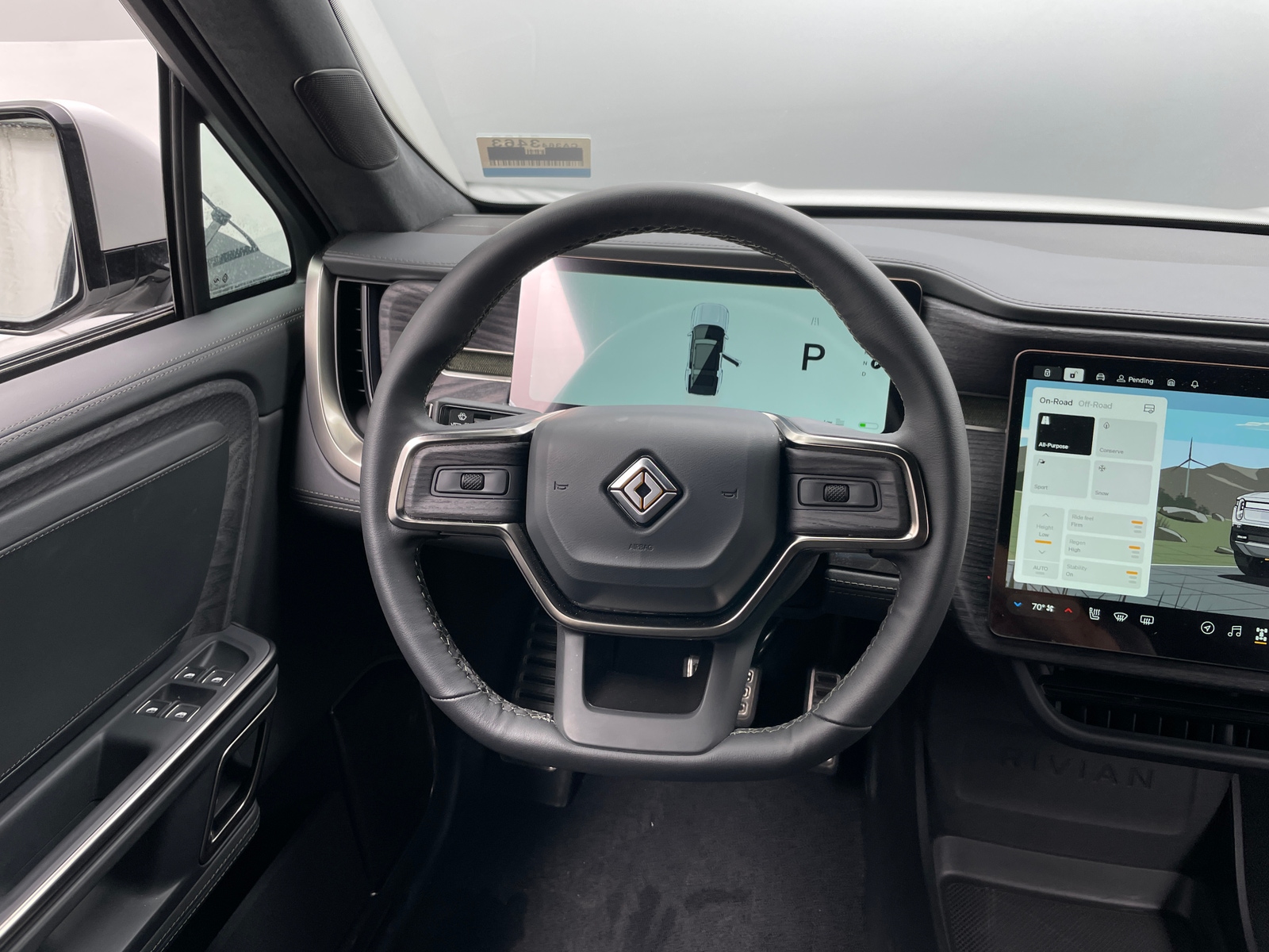 Thumbnail: 2024 Rivian R1S - 4