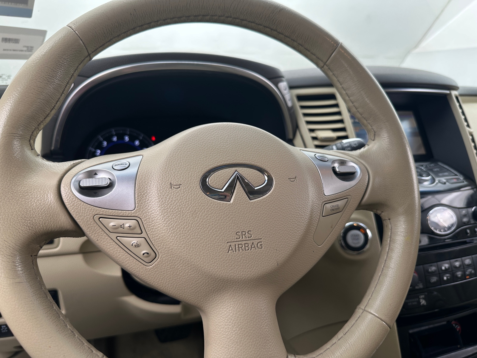 Thumbnail: 2017 INFINITI QX70 - 4