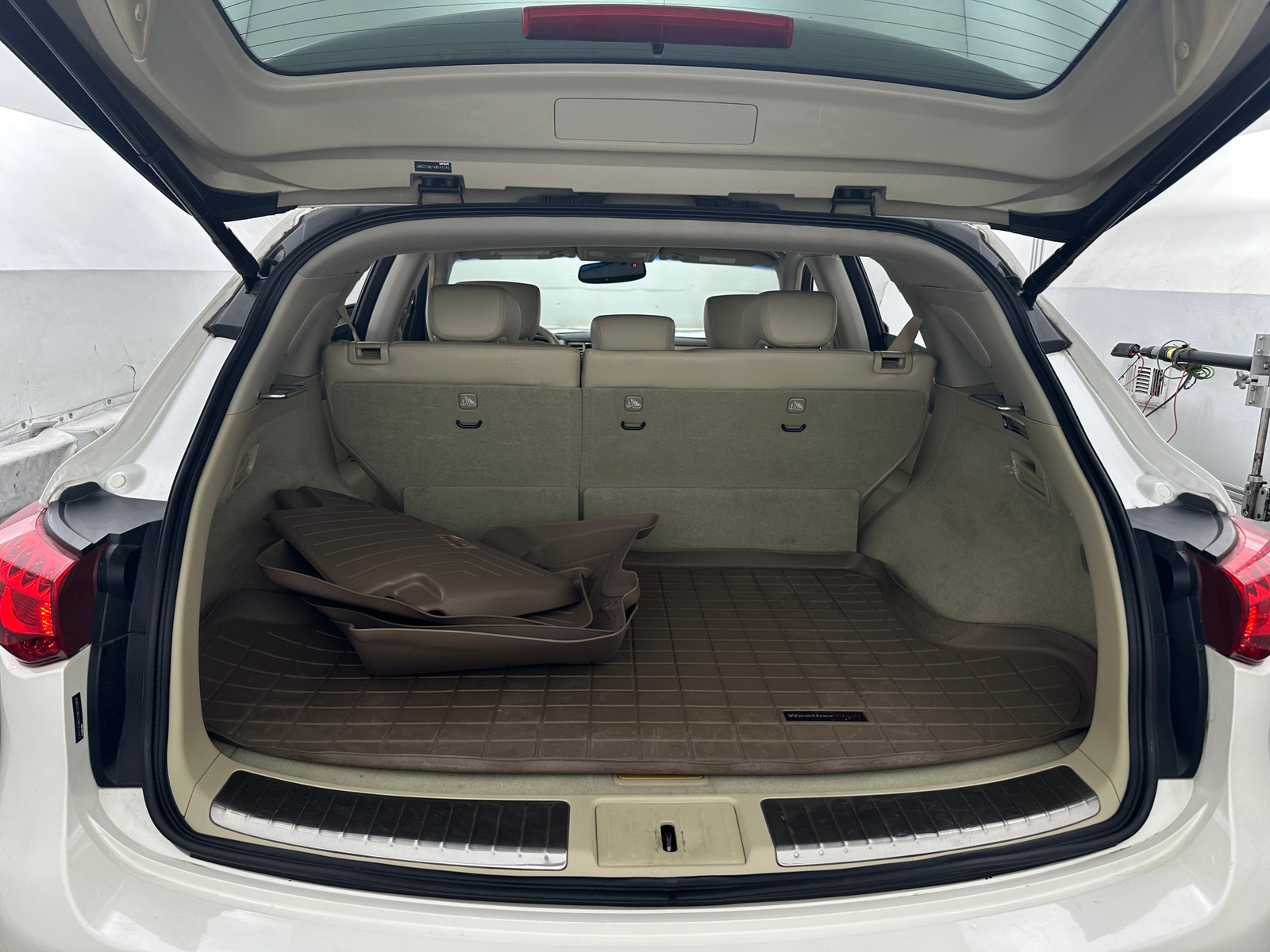 Thumbnail: 2017 INFINITI QX70 - 6