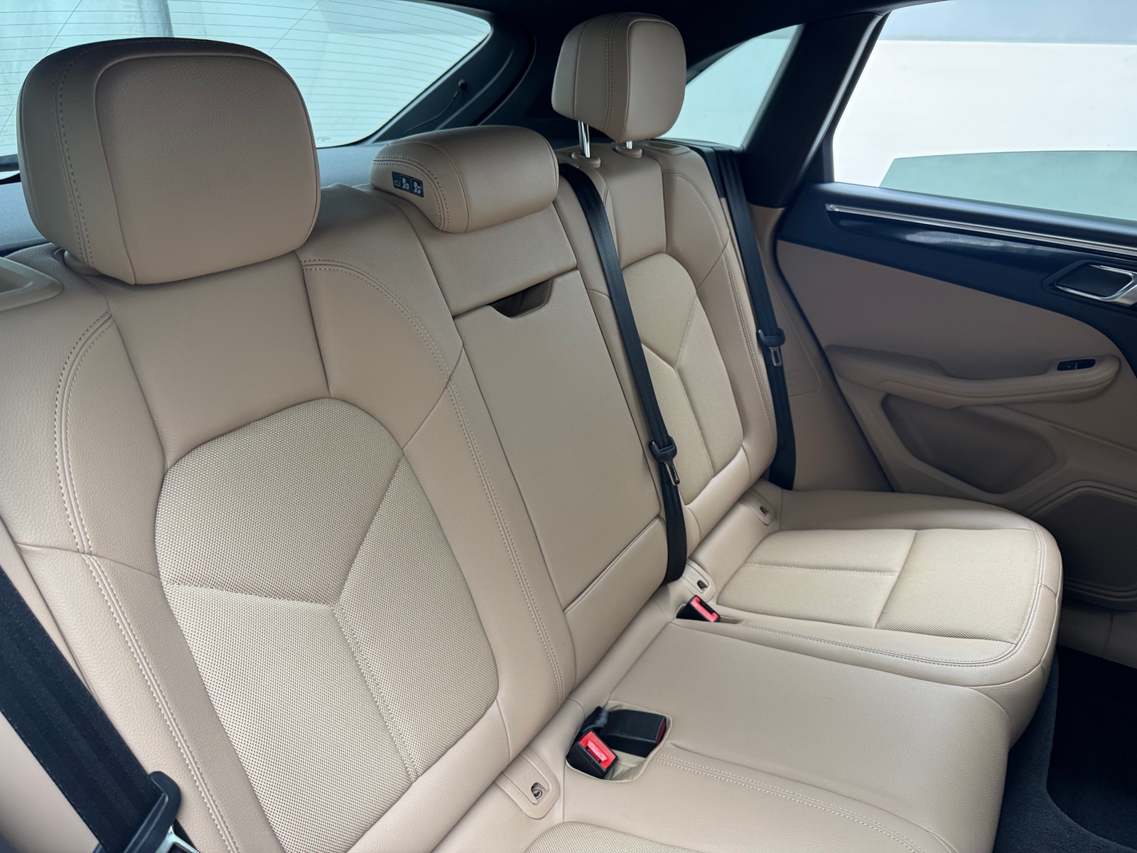 Thumbnail: 2023 Porsche Macan - 5