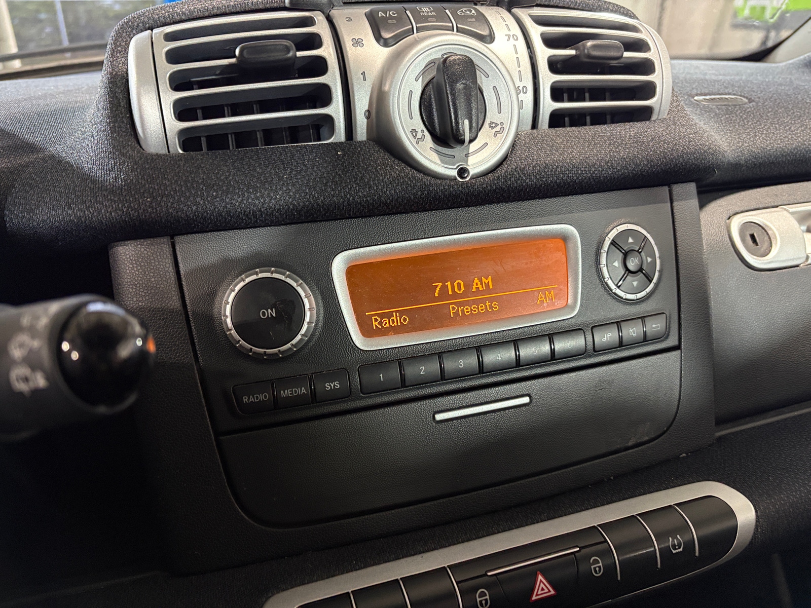 Thumbnail: 2014 smart fortwo - 4