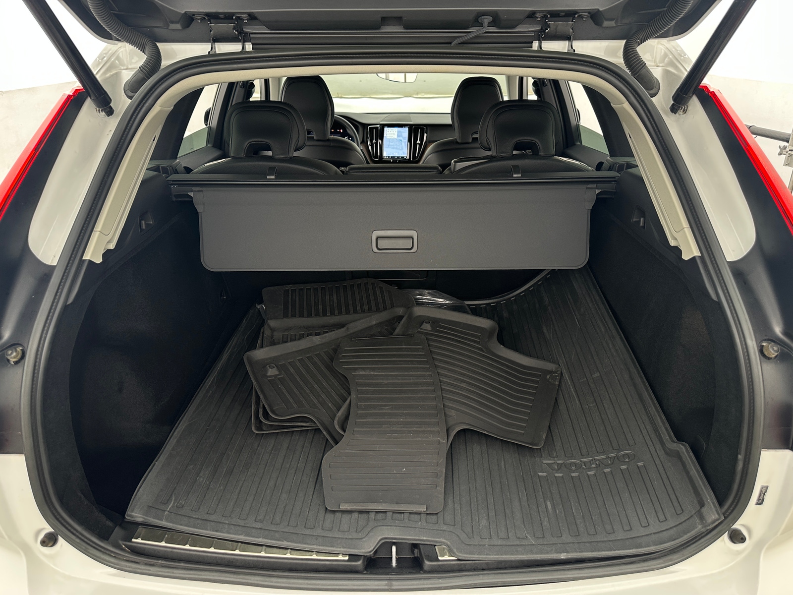 Thumbnail: 2023 Volvo XC60 - 6