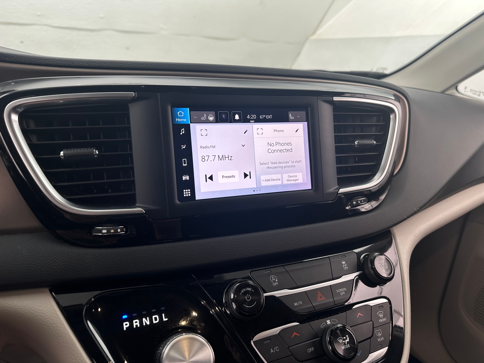 Thumbnail: 2024 Chrysler Voyager - 4