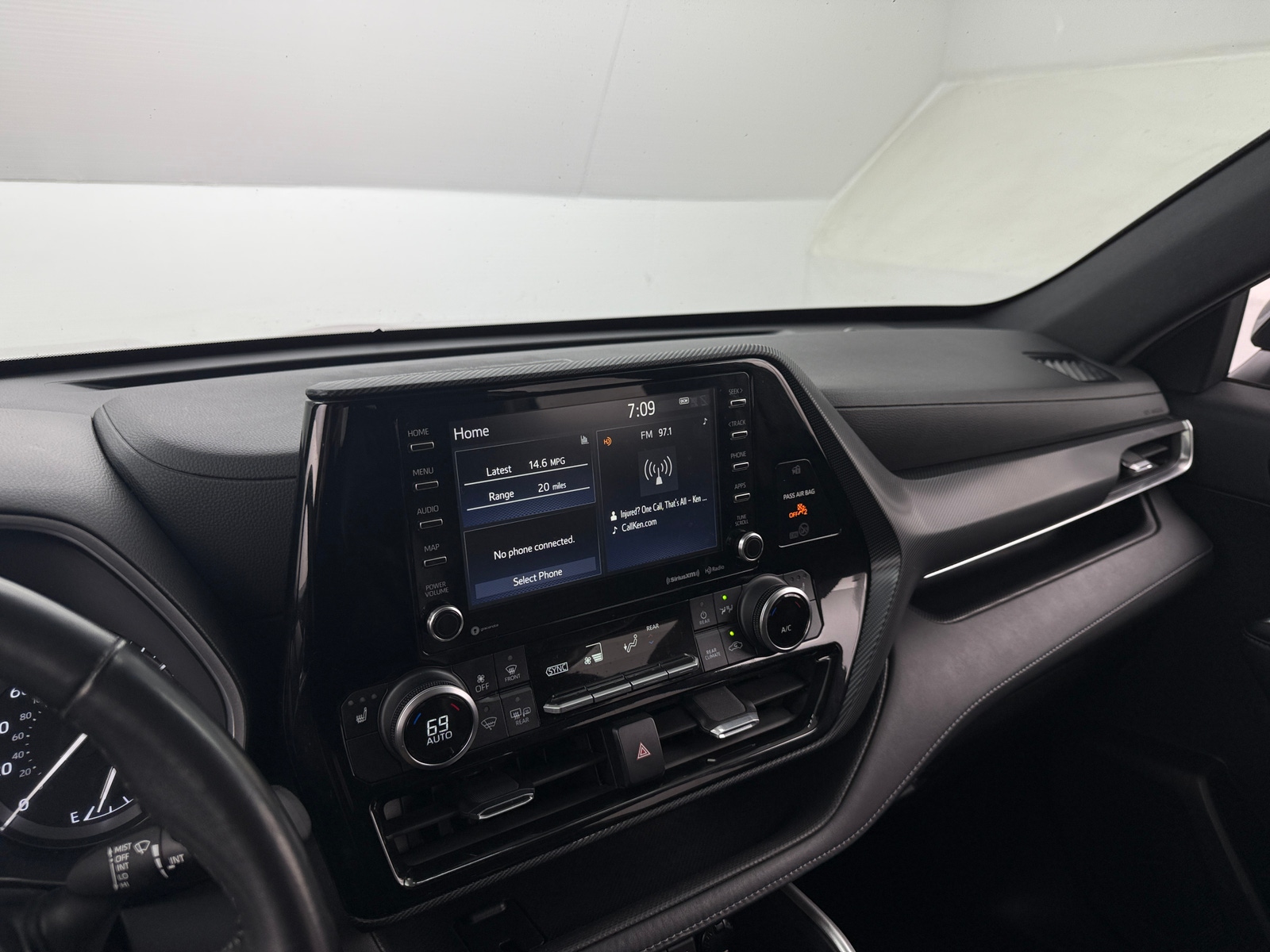 Thumbnail: 2021 Toyota Highlander - 3