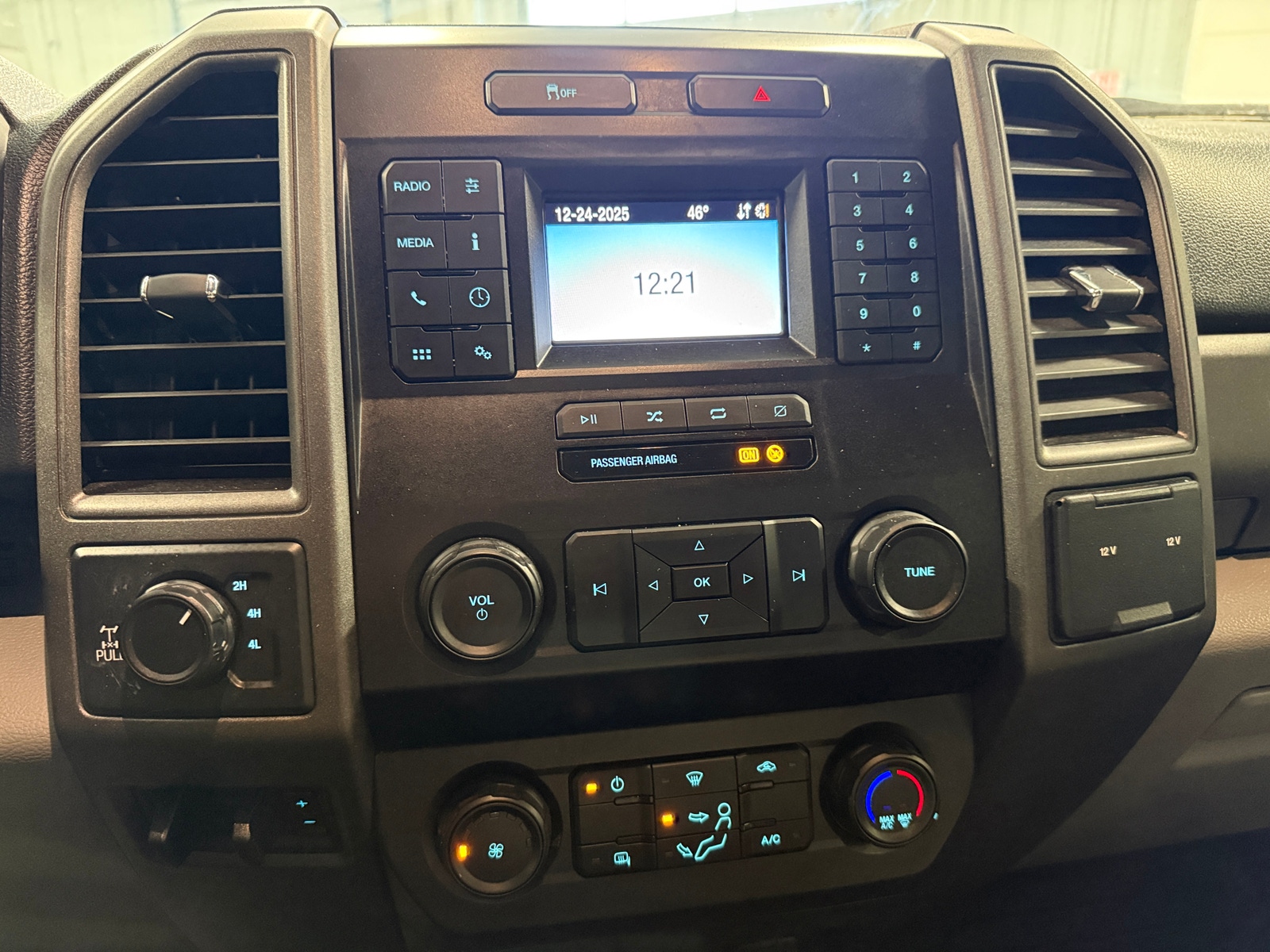 Thumbnail: 2020 Ford Econoline - 3