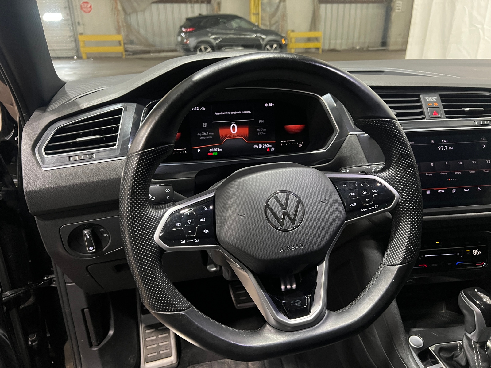 Thumbnail: 2022 Volkswagen Tiguan - 4