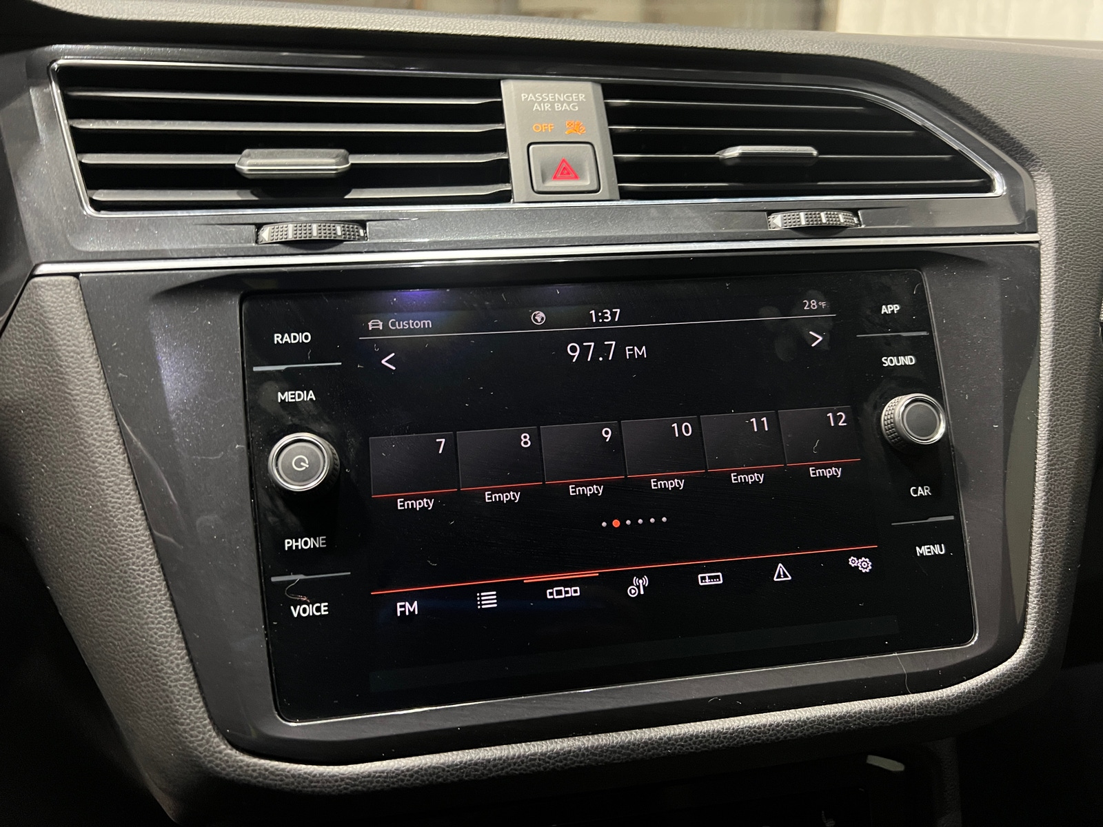 Thumbnail: 2022 Volkswagen Tiguan - 3