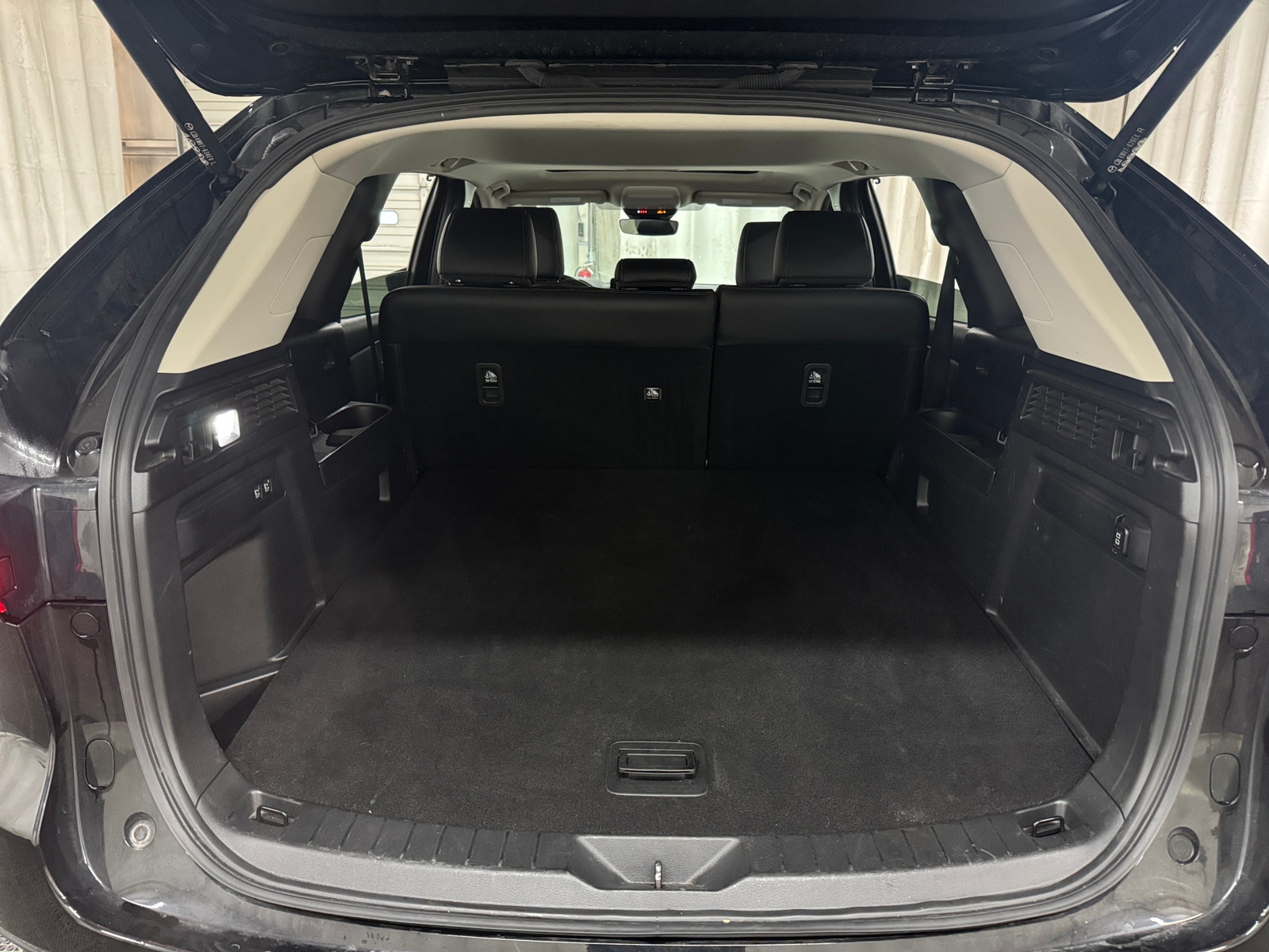 Thumbnail: 2025 Mazda CX-70 - 6